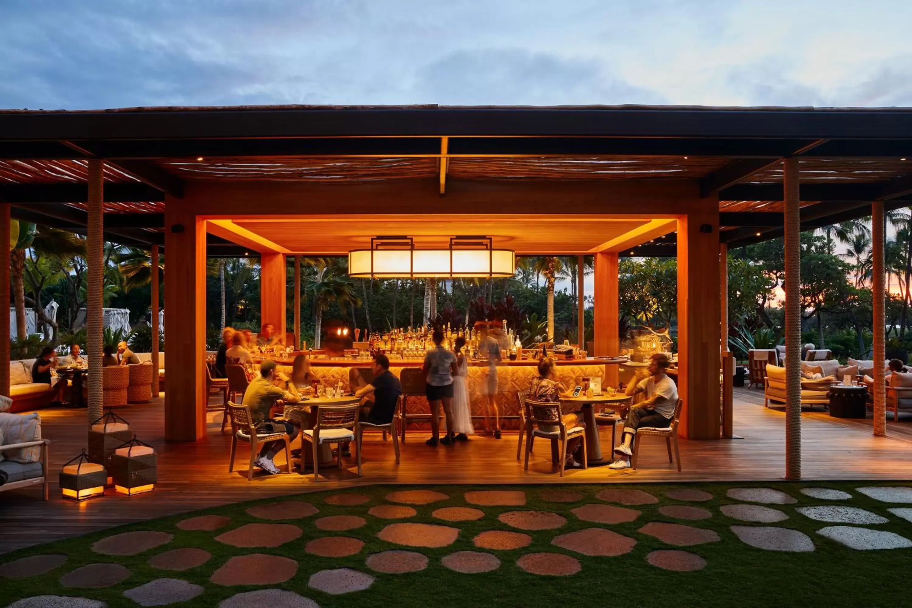 Restaurant/Places to Eat in Mauna Lani, Auberge Resorts Collection