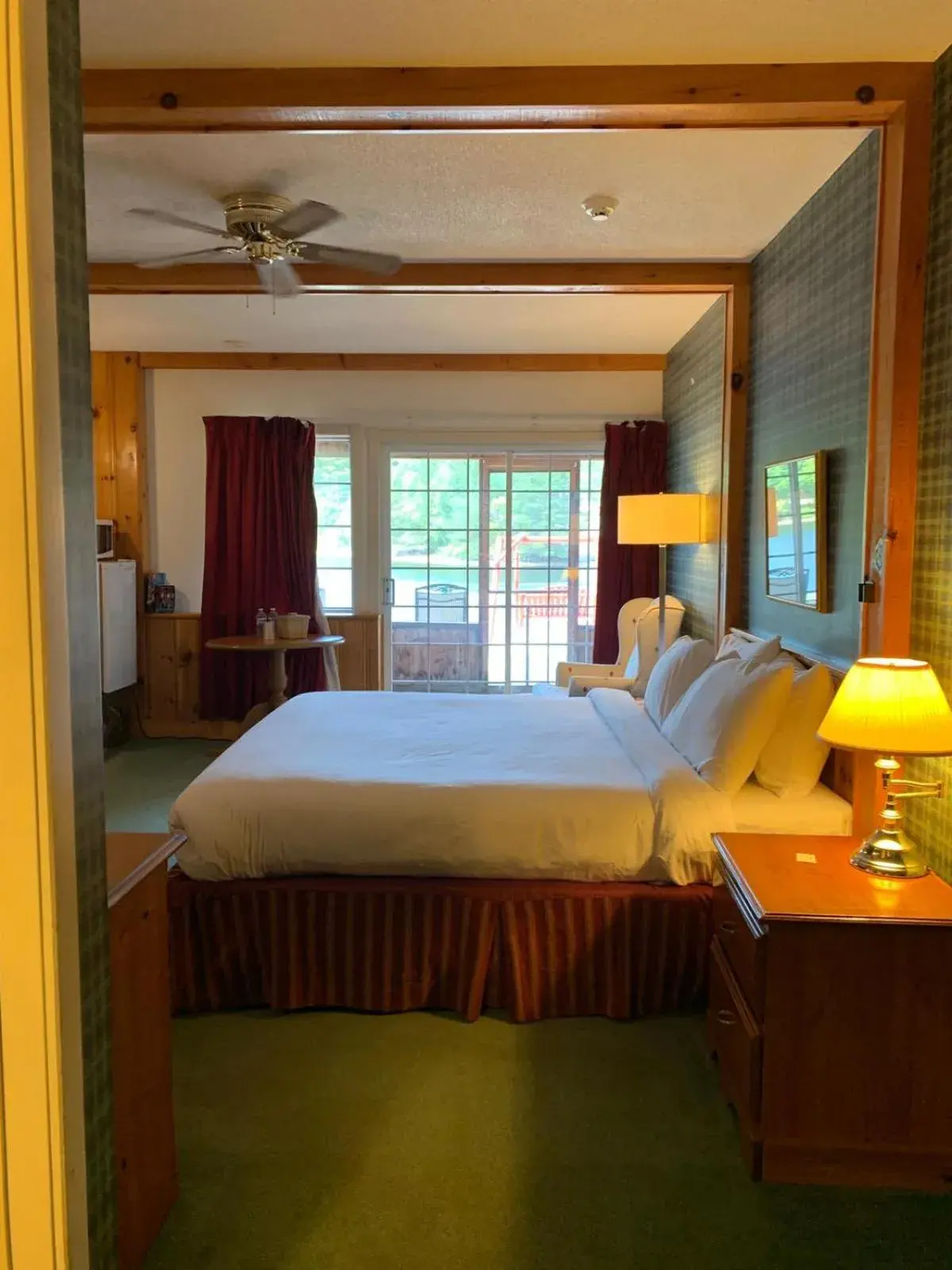 Photo of the whole room, Bed in Algonquin Lakeside Inn