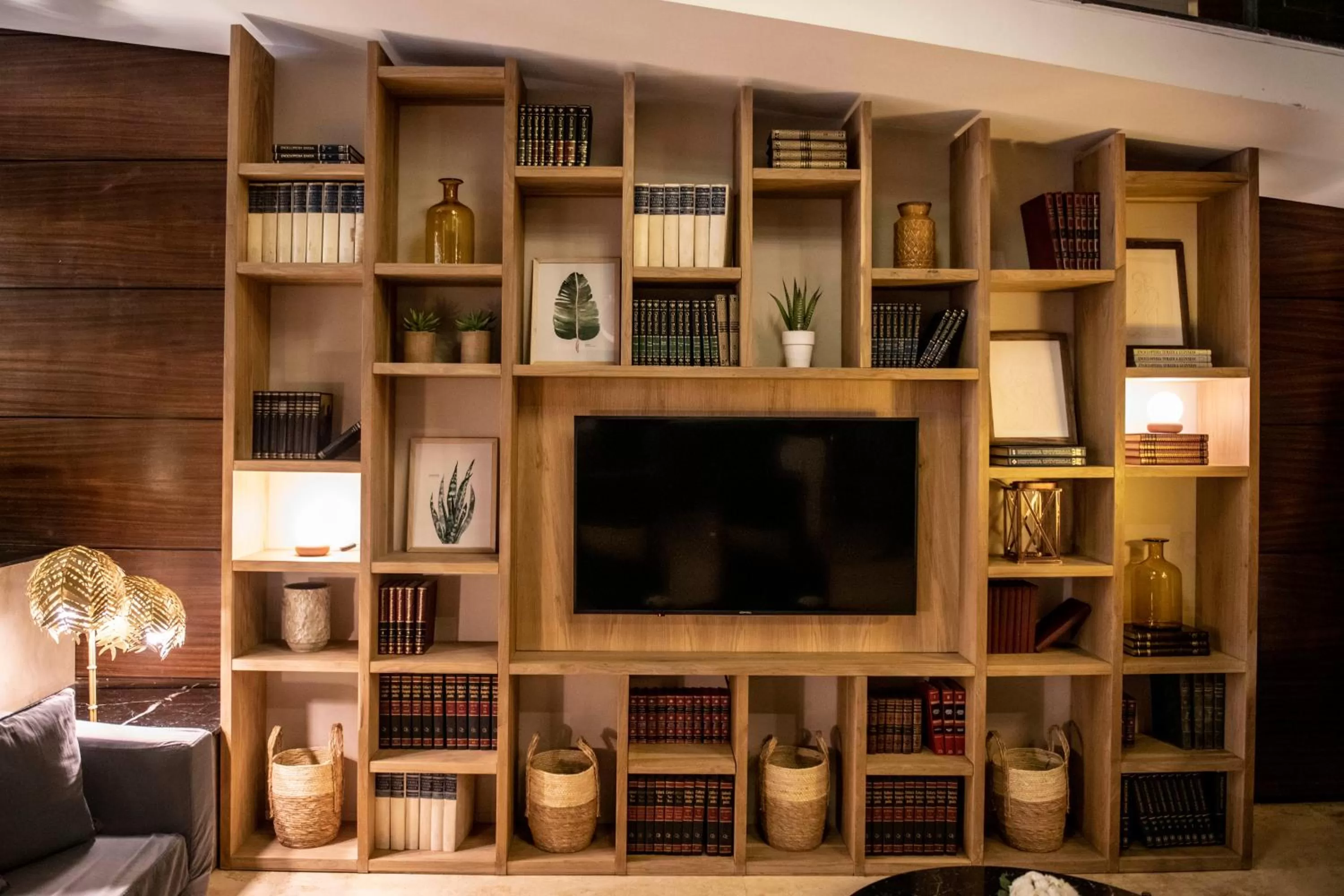 Communal lounge/ TV room in Grand King Hotel