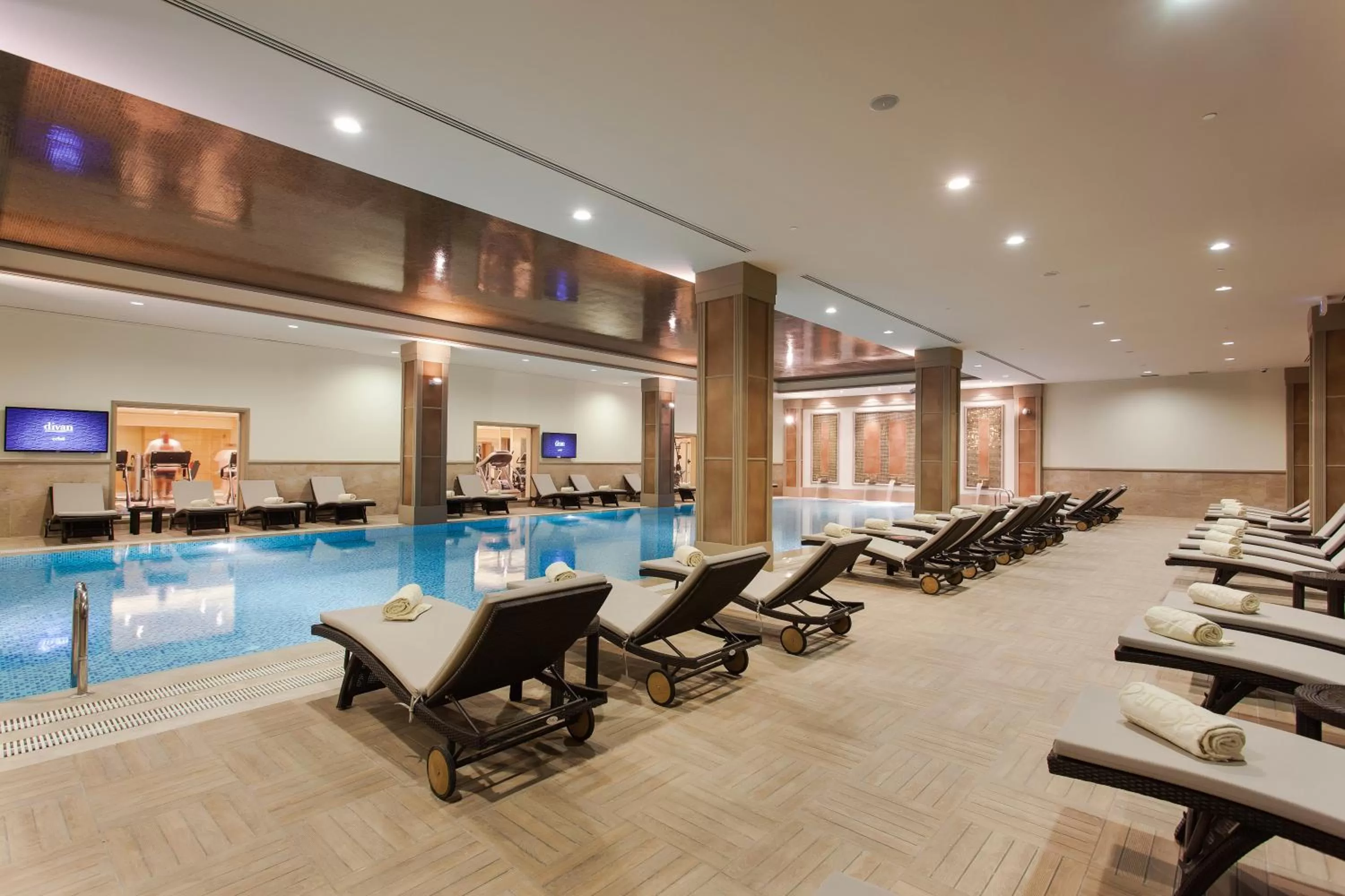 Swimming pool in Divan Erbil Hotel