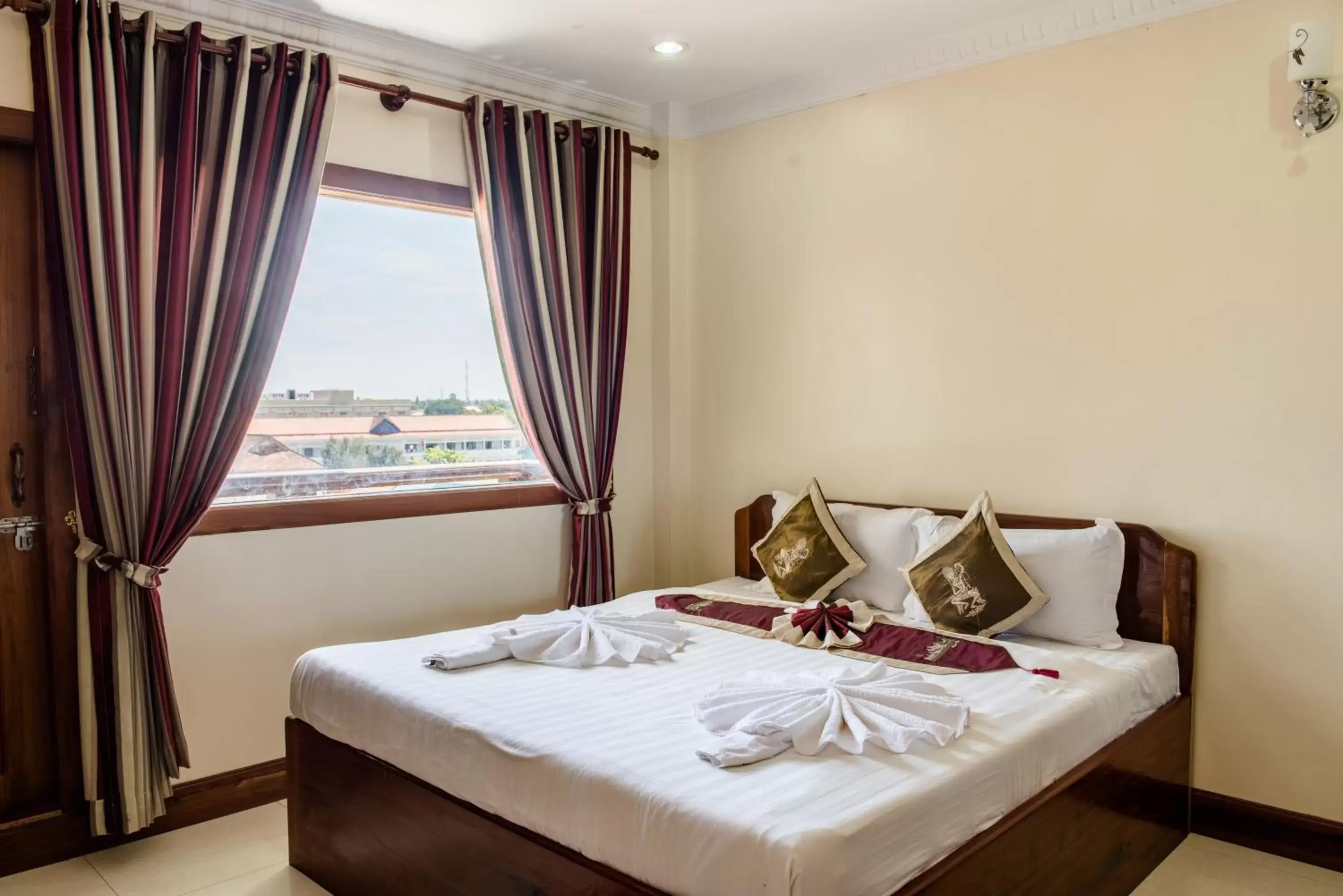 Bed in Seng Hout Hotel