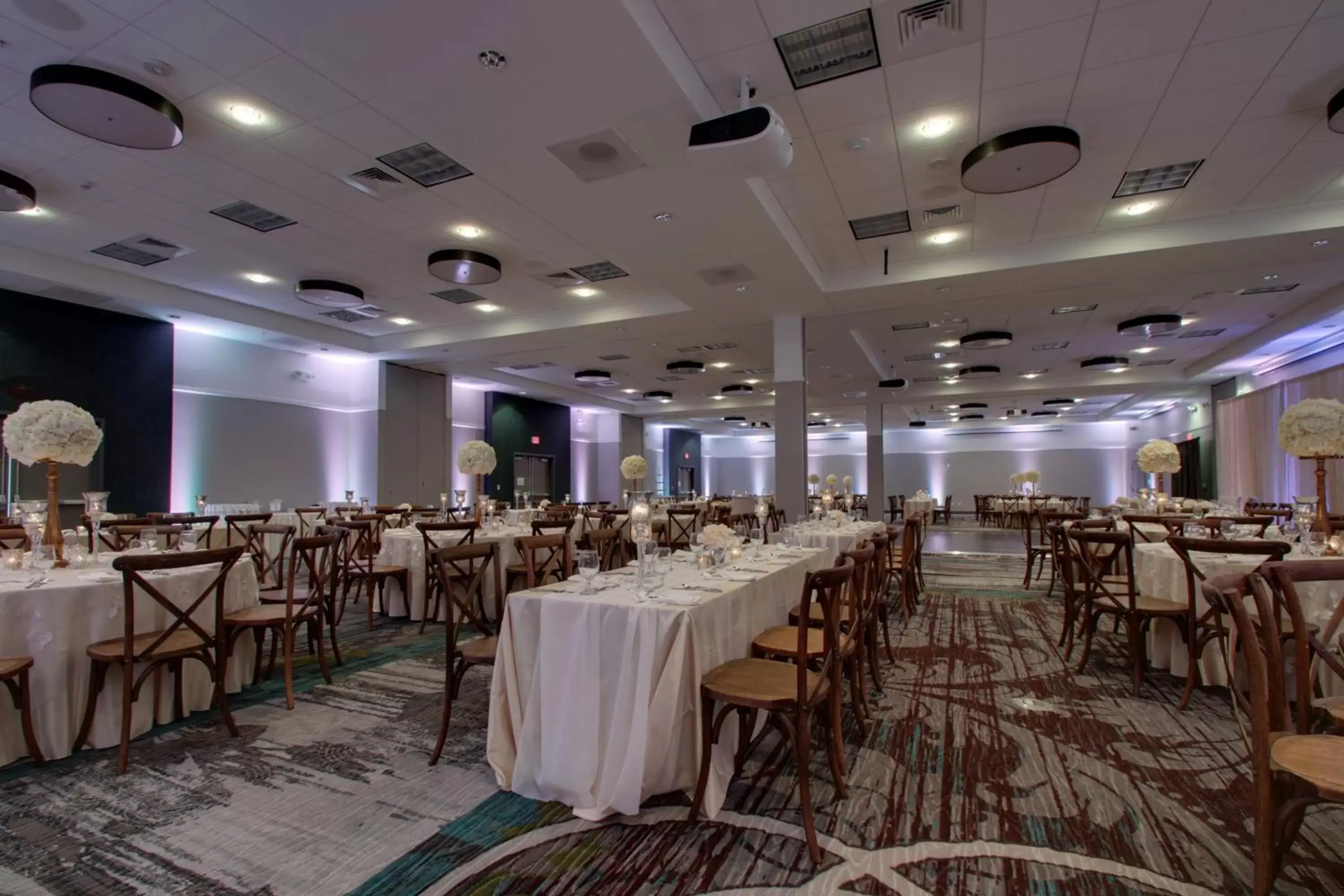 Banquet/Function facilities, Restaurant/Places to Eat in Holiday Inn & Suites Peoria at Grand Prairie, an IHG Hotel