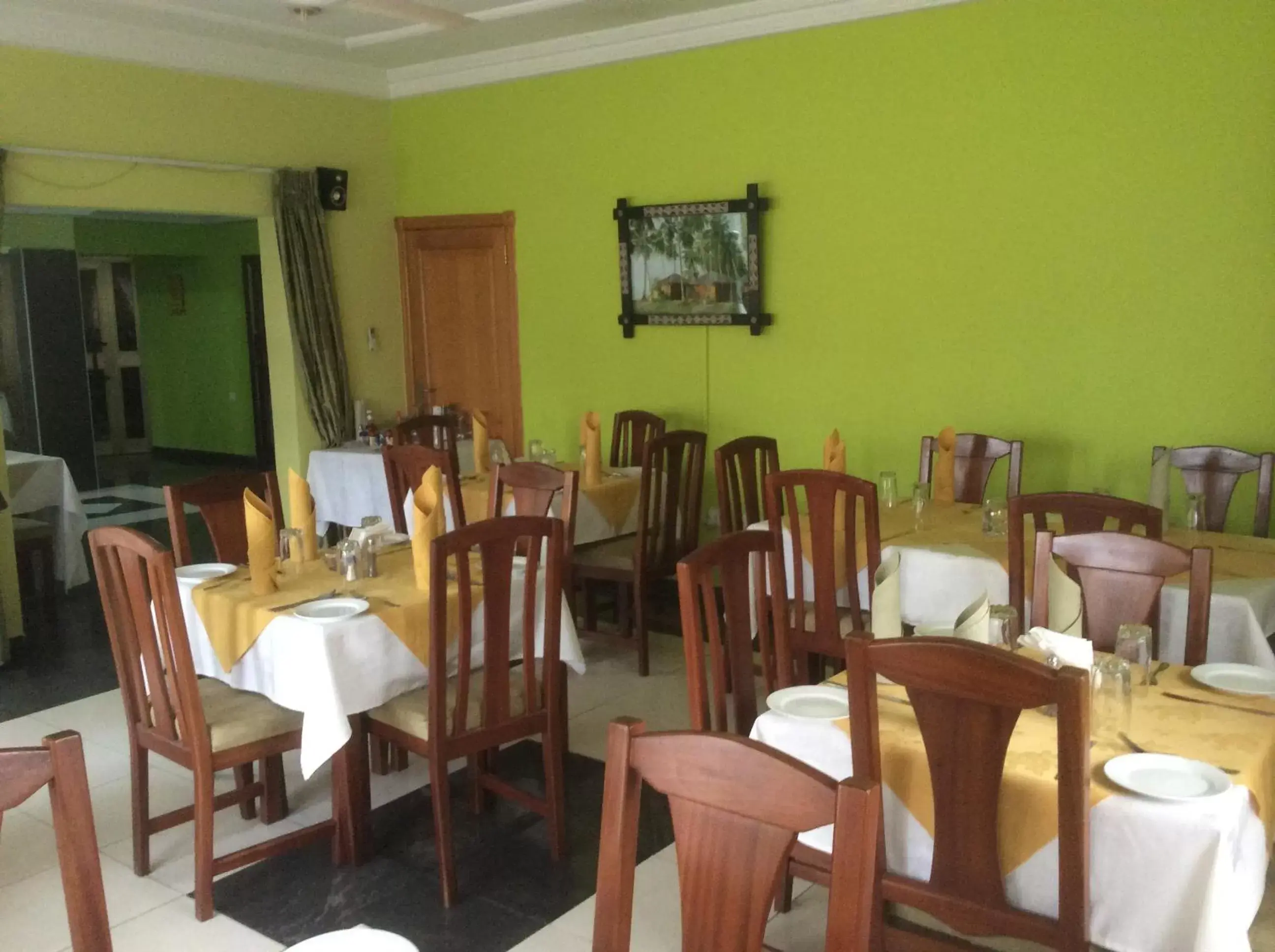 Restaurant/Places to Eat in Eastgate Hotel