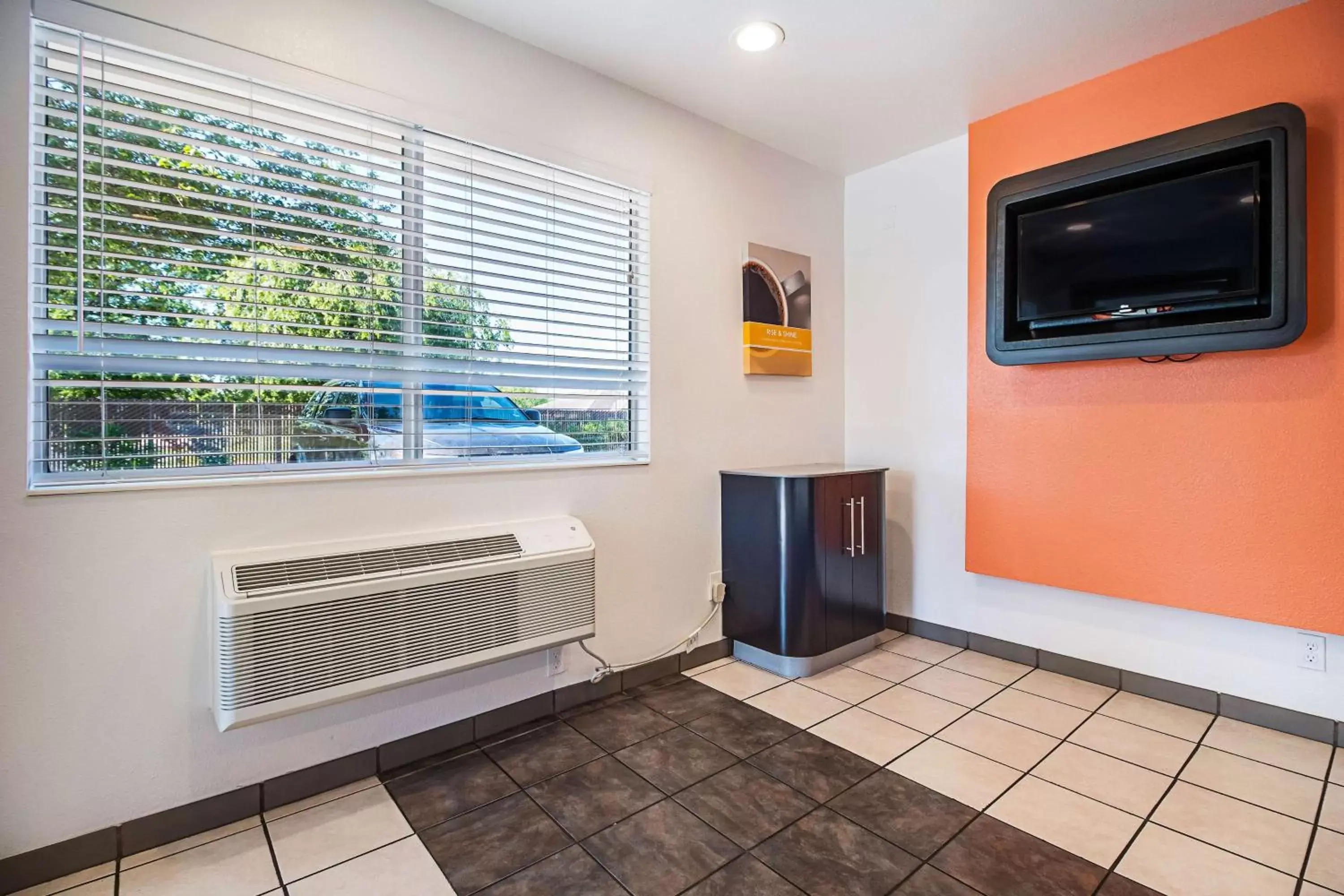 Communal lounge/ TV room, TV/Entertainment Center in Motel 6-Corpus Christi, TX - Northwest