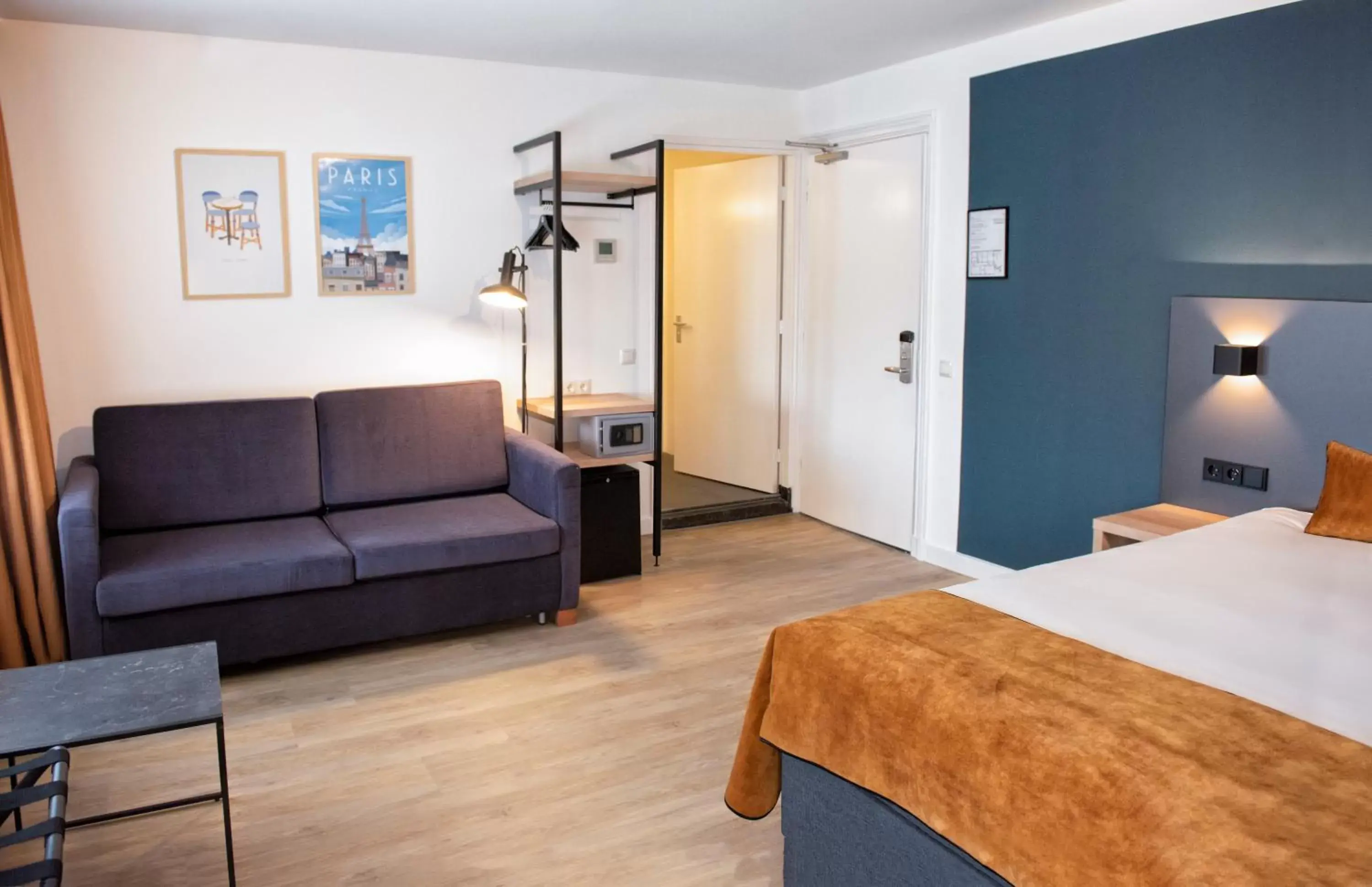 Bathroom, Seating Area in Hotel et le Cafe de Paris