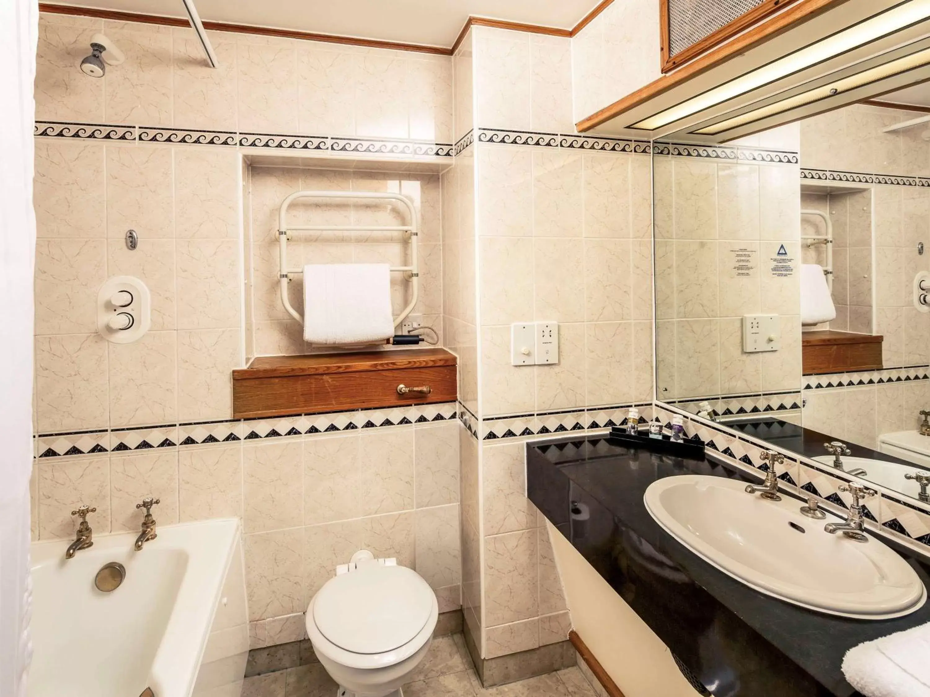 Photo of the whole room, Bathroom in Mercure York Fairfield Manor Hotel