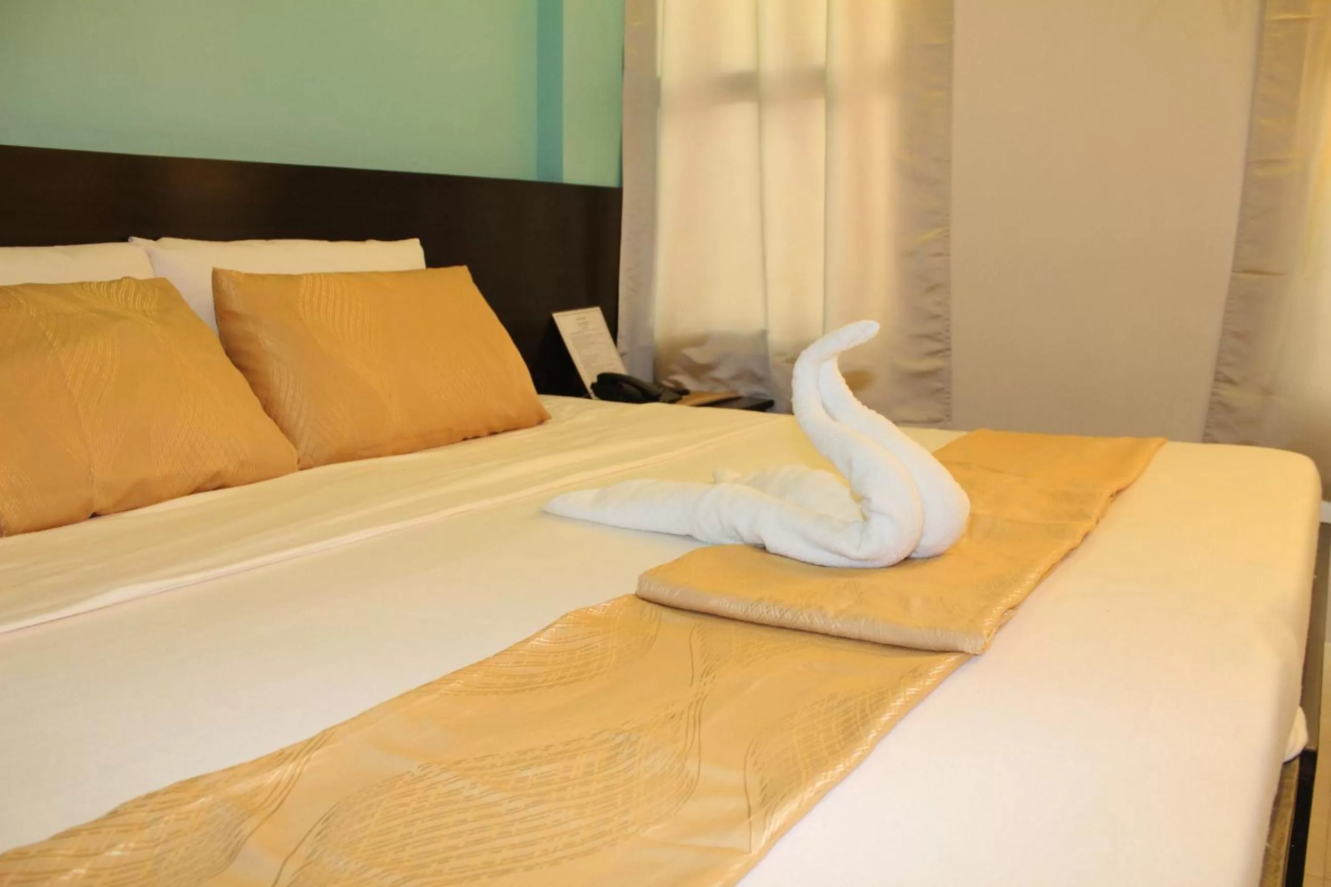 Bed in Coron Visitors Hotel