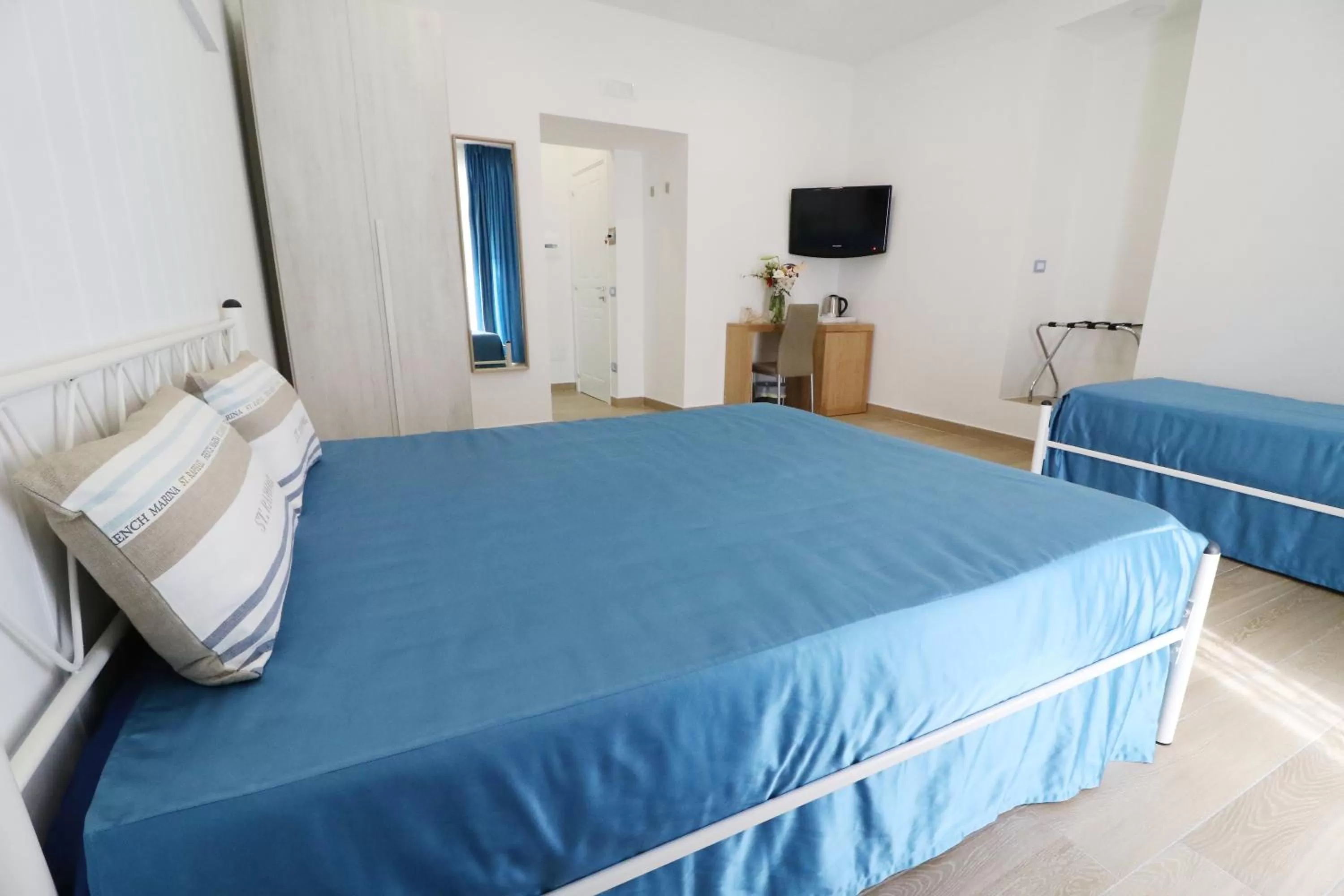 Property building, Bed in Antica Capri