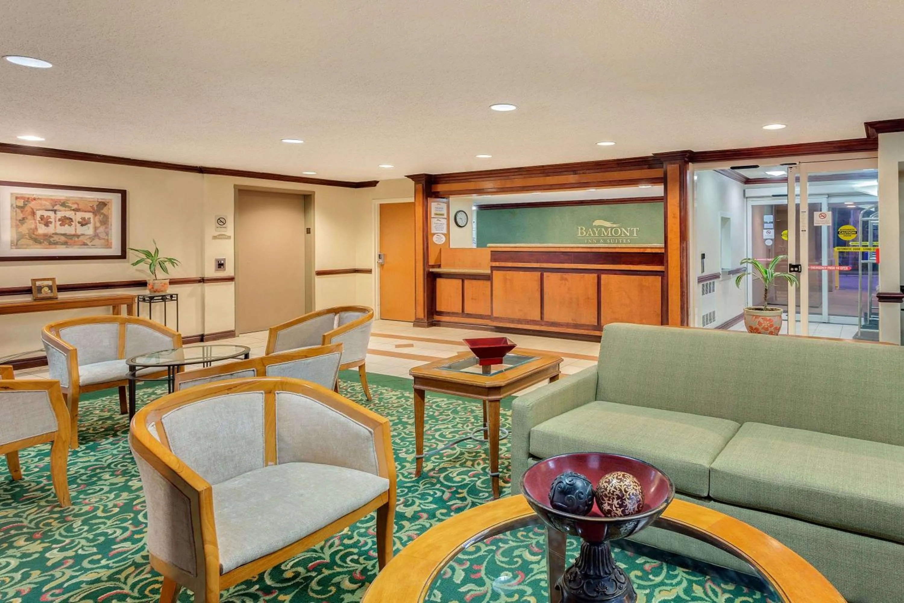 Lobby or reception in Staywell Inn