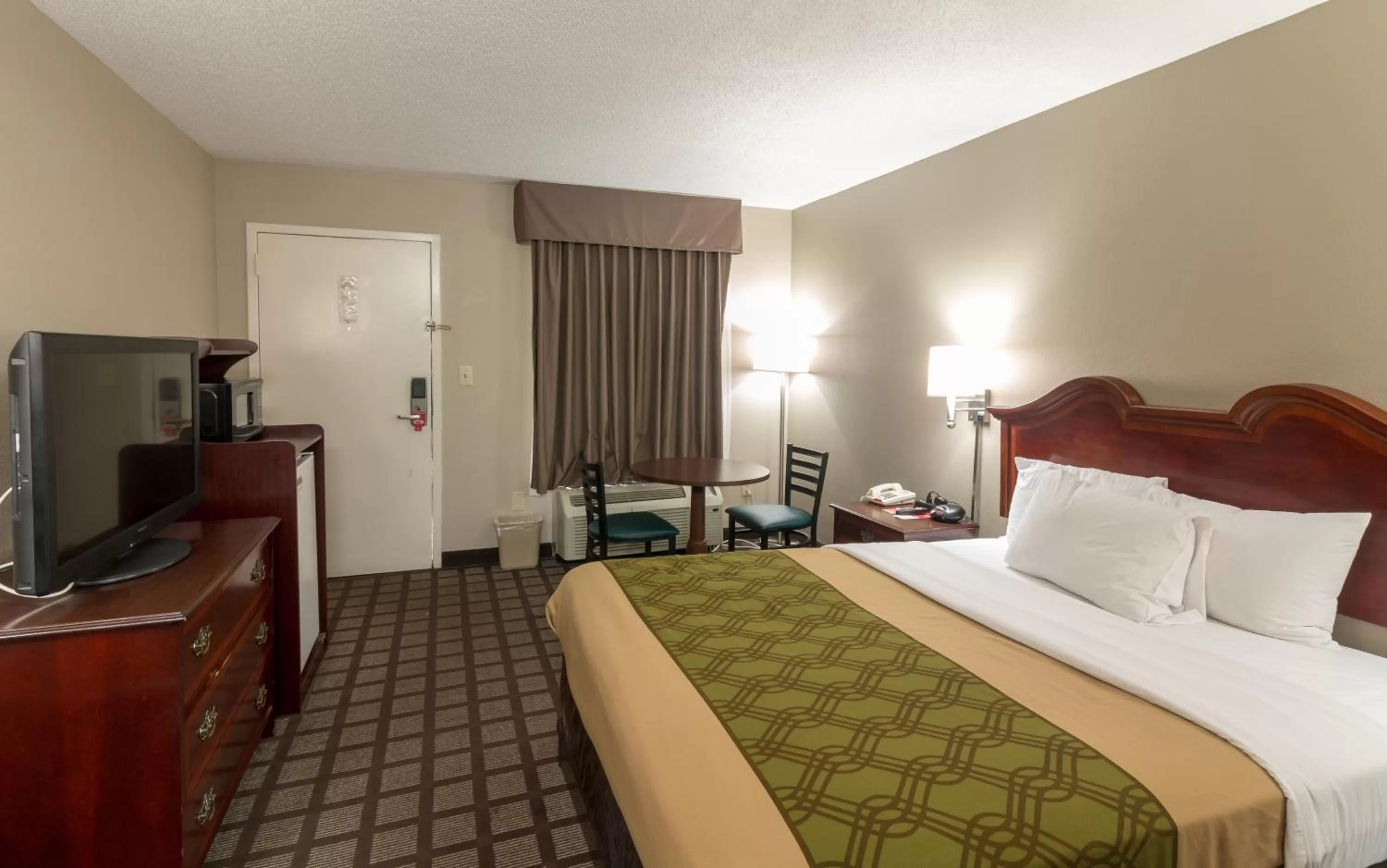 Queen Room - Smoking in Econo Lodge Garner - Raleigh