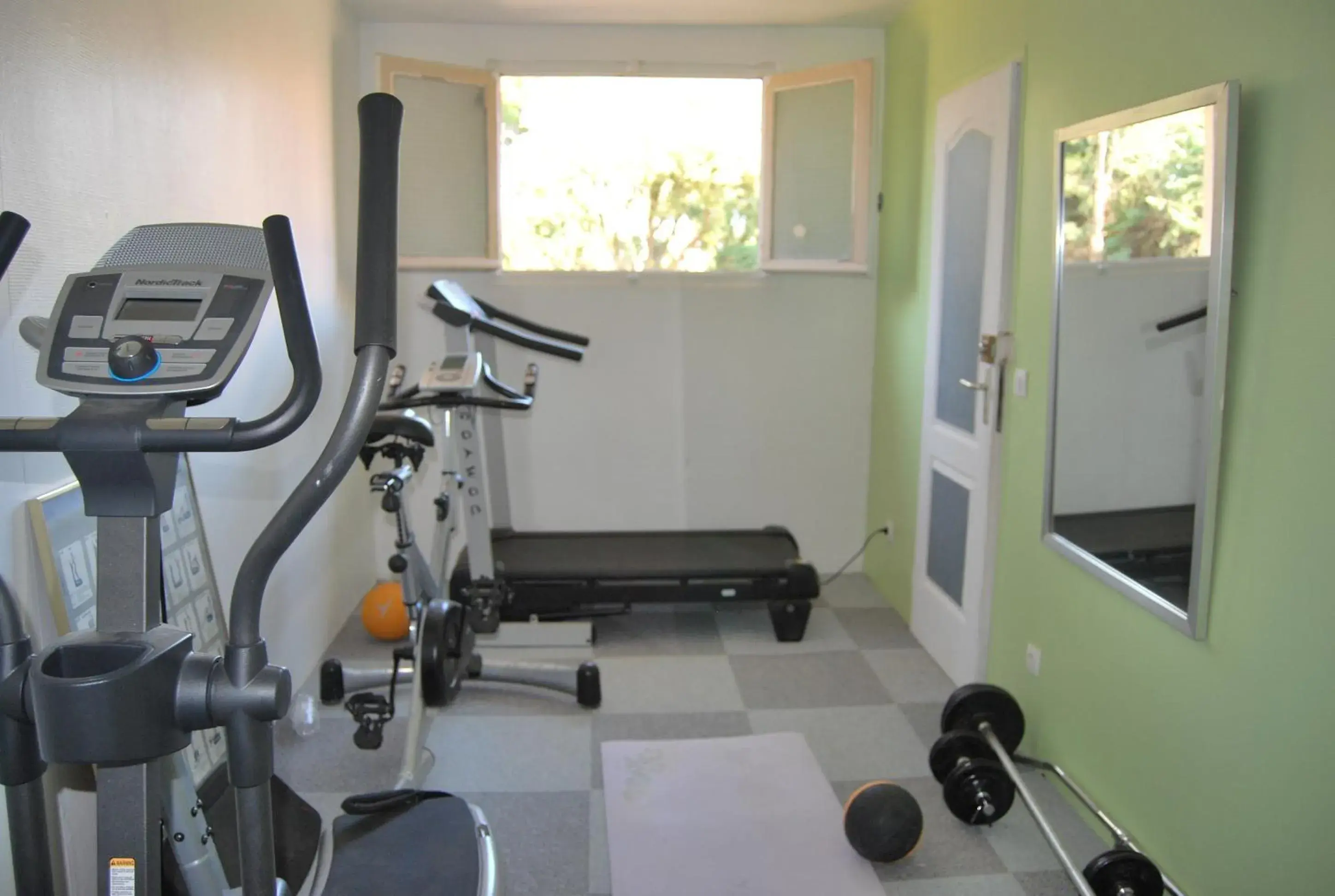 Activities, Fitness Center/Facilities in Les Aubuns Country Hotel