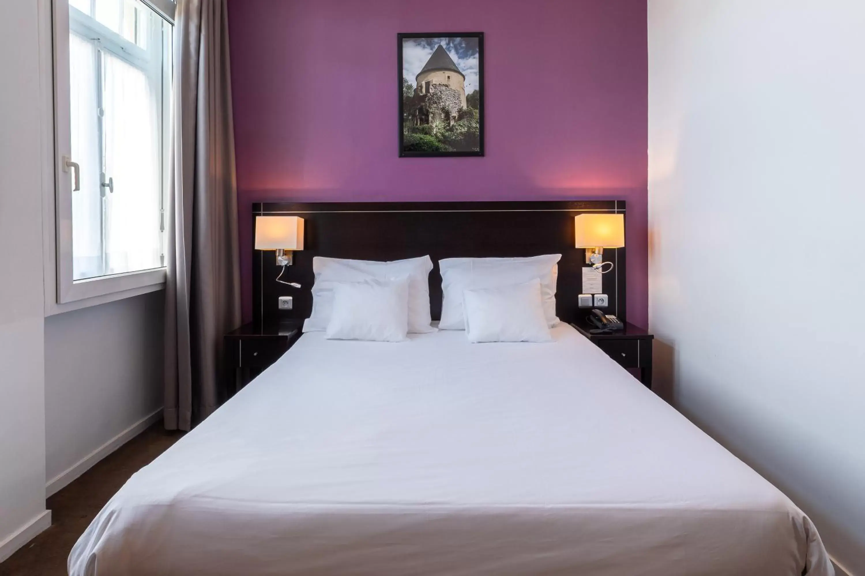 Bed in Hôtel Le Mondon