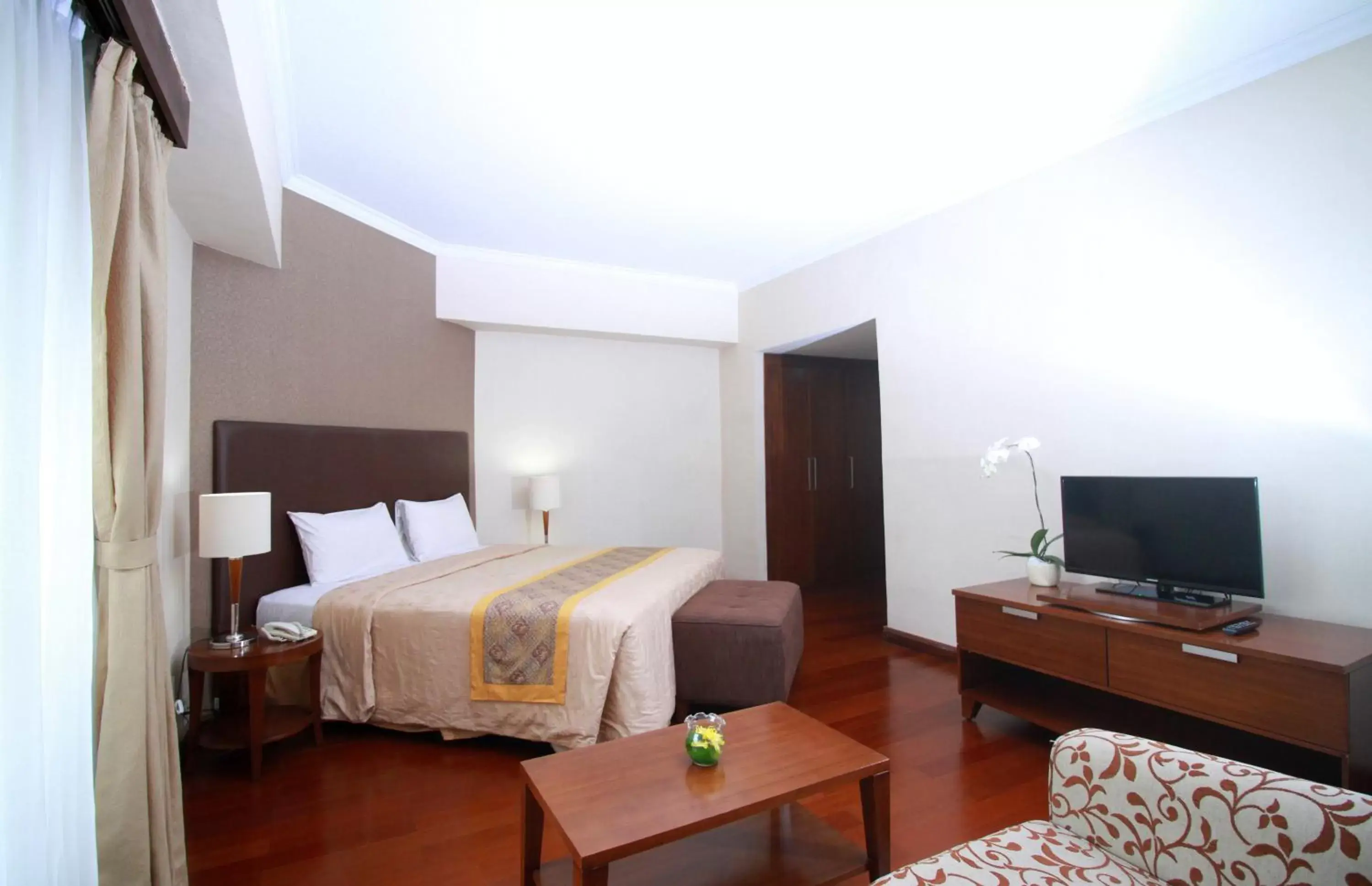Bedroom, Bed in The Sultan Hotel & Residence Jakarta