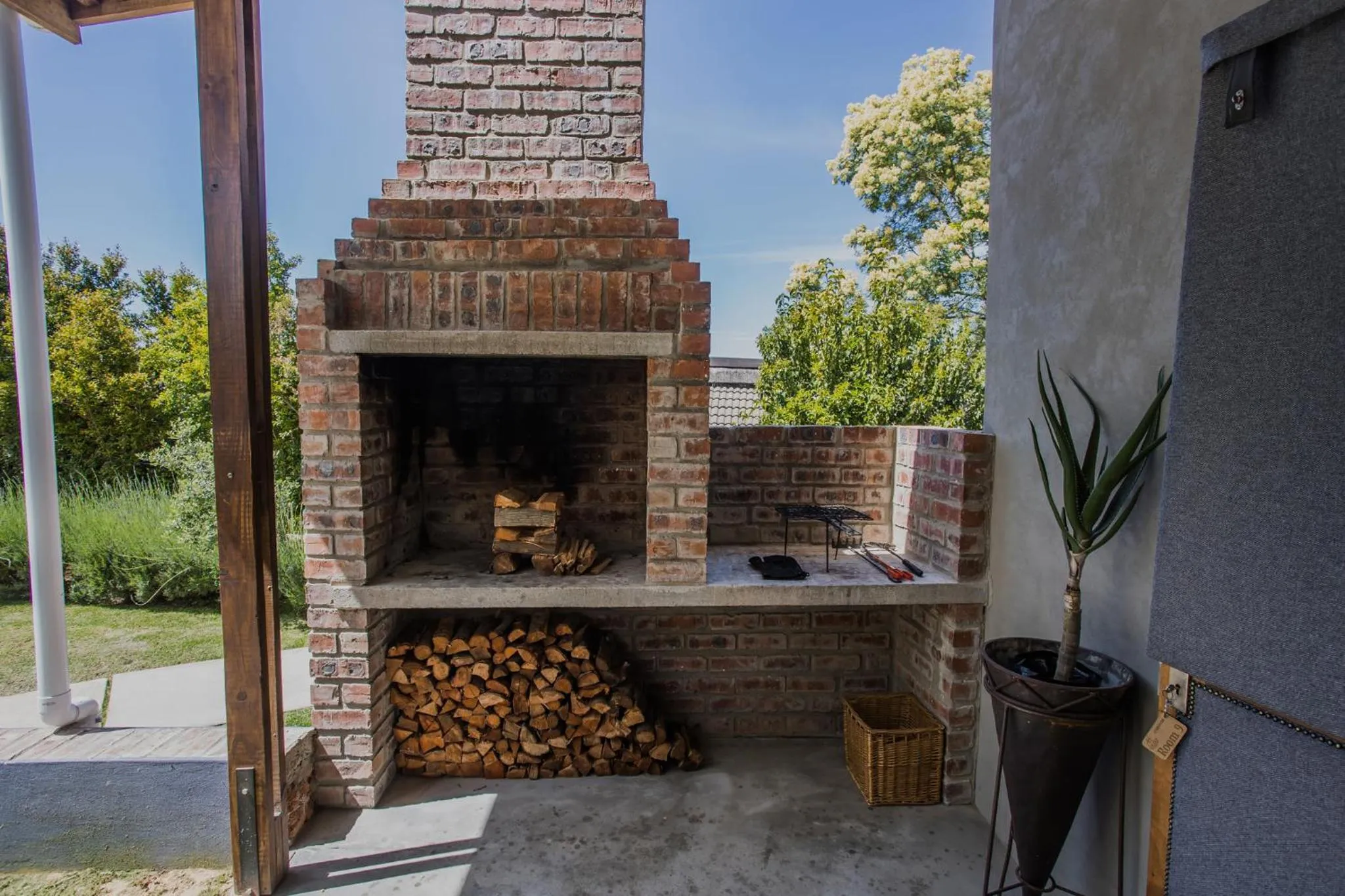 BBQ facilities in A Hilltop Country Retreat