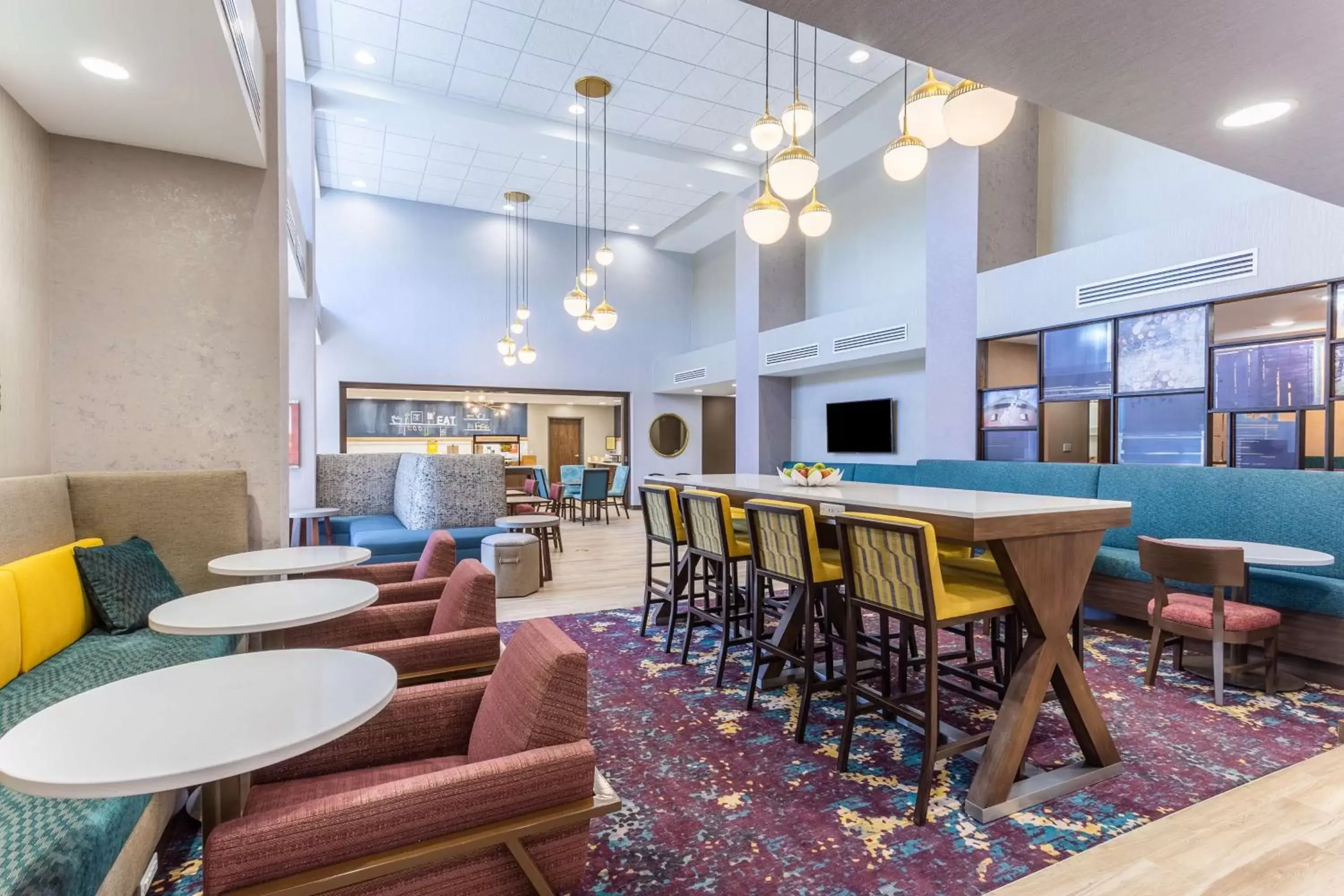 Lobby or reception, Lounge/Bar in Hampton Inn And Suites Guymon