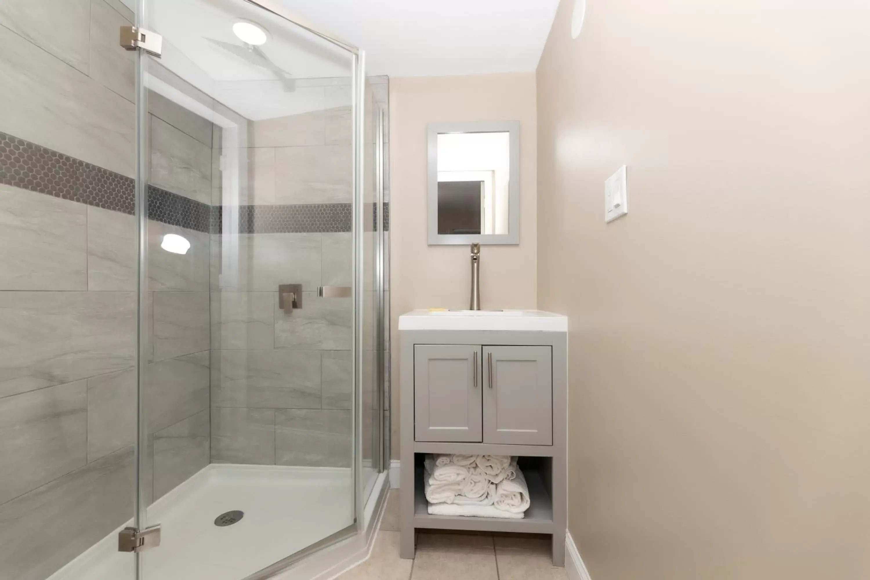 Bathroom in Seaside Sands Inn