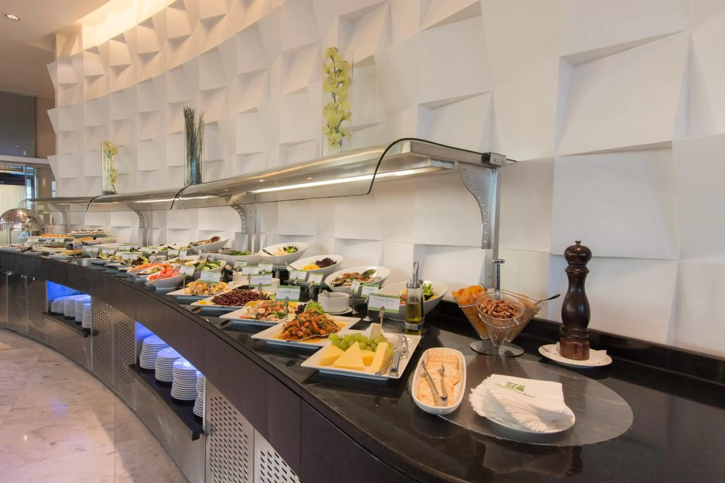 Restaurant/places to eat in Holiday Inn Abu Dhabi, an IHG Hotel