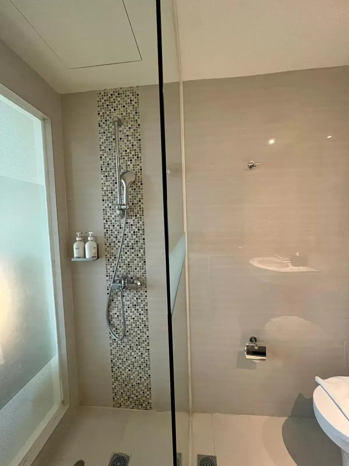 Shower, Bathroom in Holiday Inn Express Jakarta International Expo, an IHG Hotel