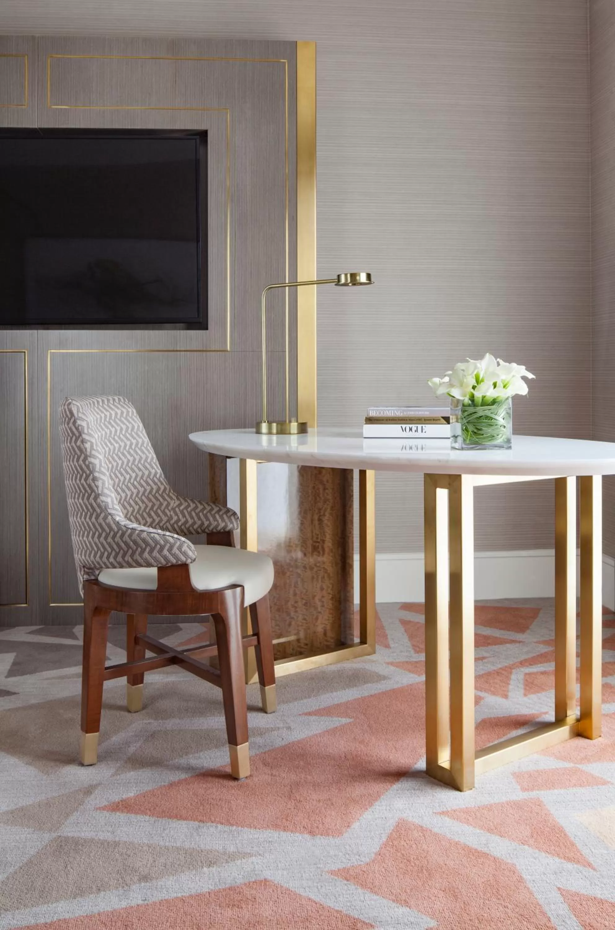 TV and multimedia in Hotel Crescent Court