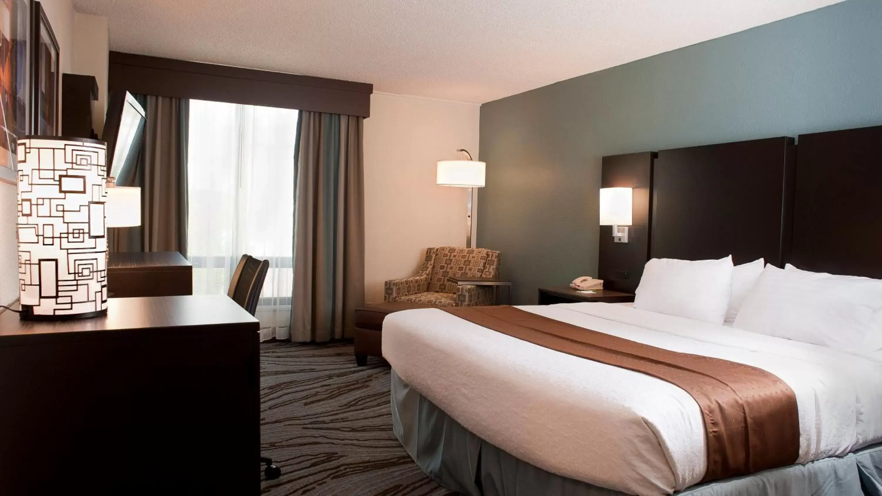 Photo of the whole room, Bed in Holiday Inn Rock Island-Quad Cities, an IHG Hotel