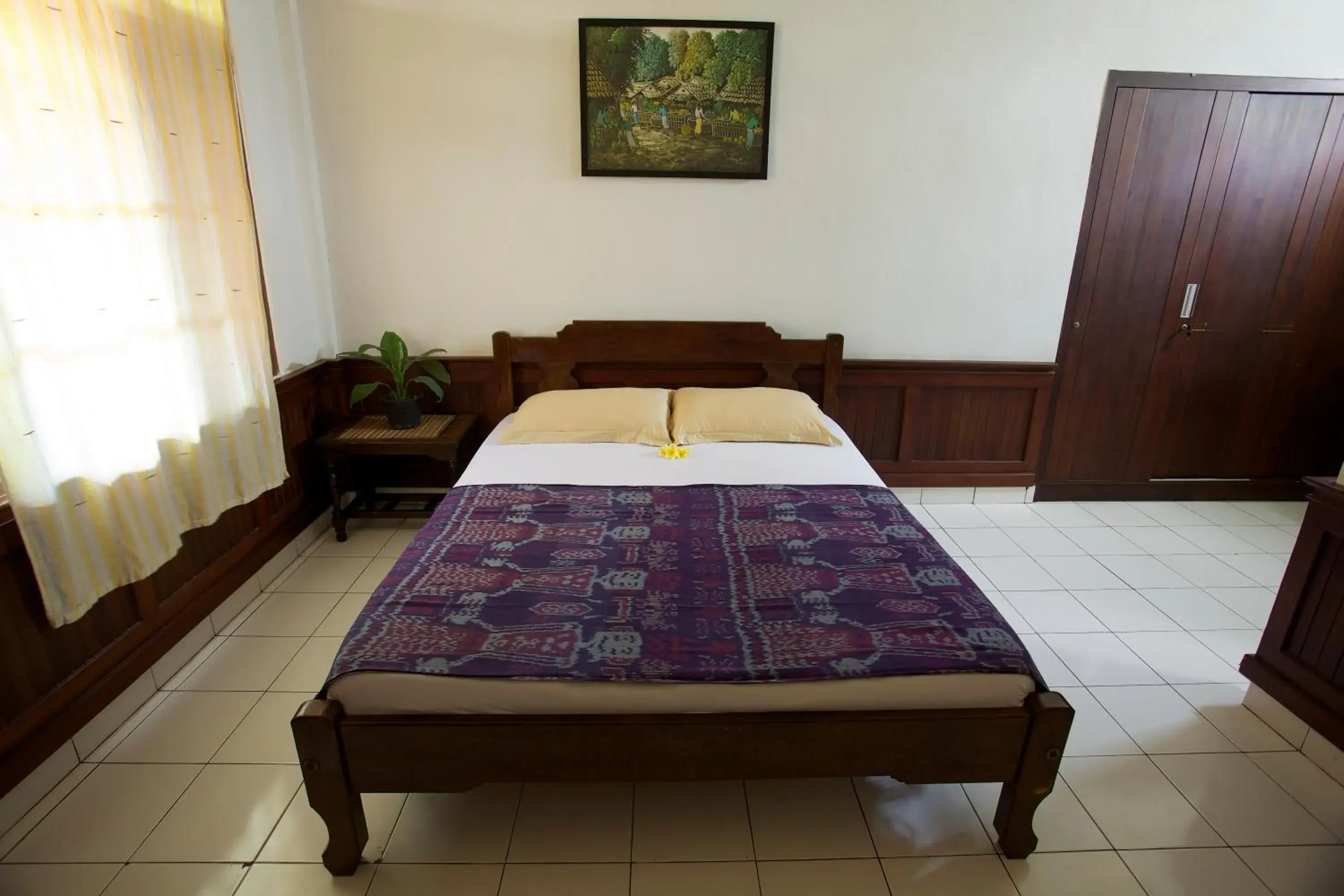 Bed in Sari Indah Cottage