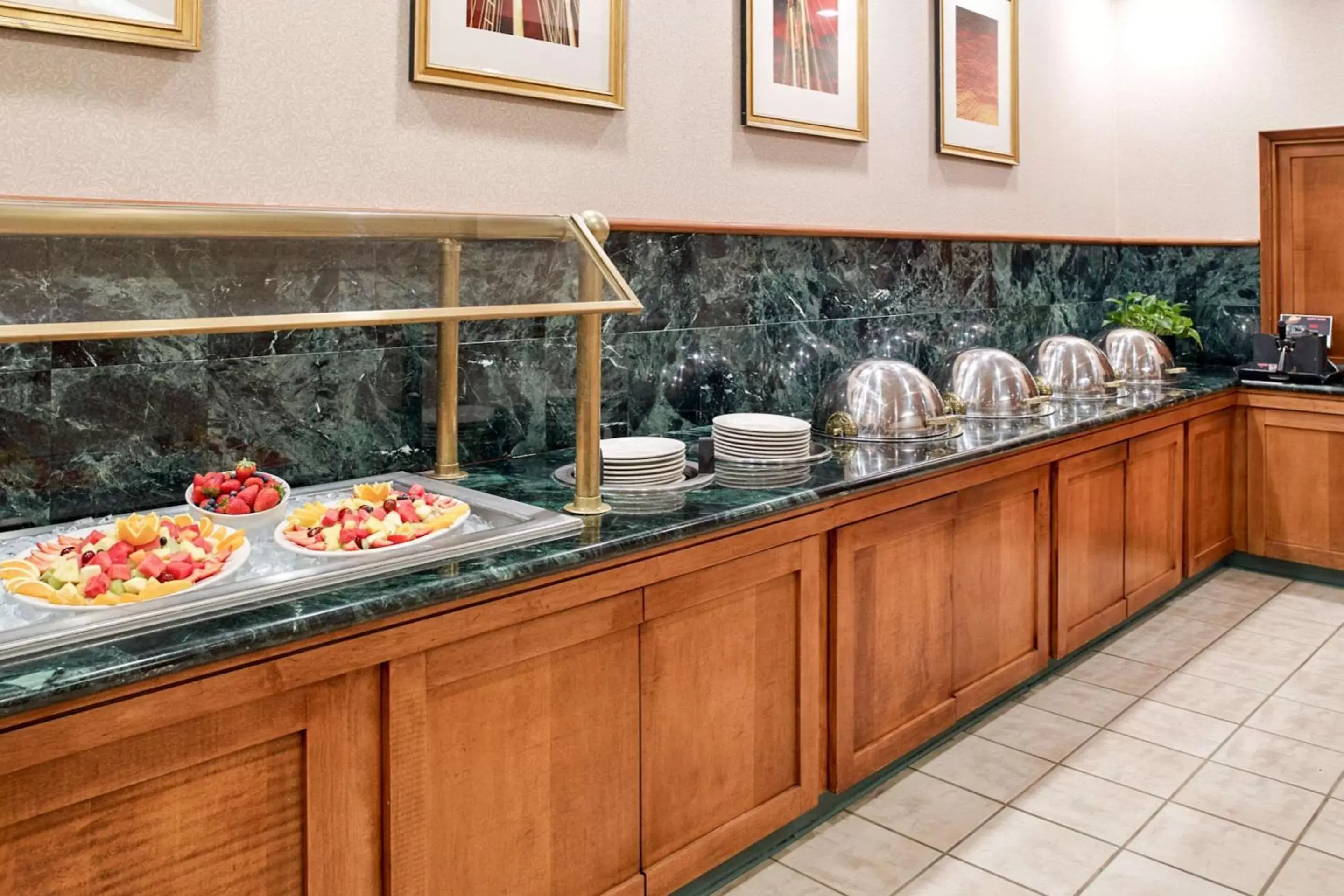 Restaurant/places to eat, Food in Clarion Hotel Airport Portland
