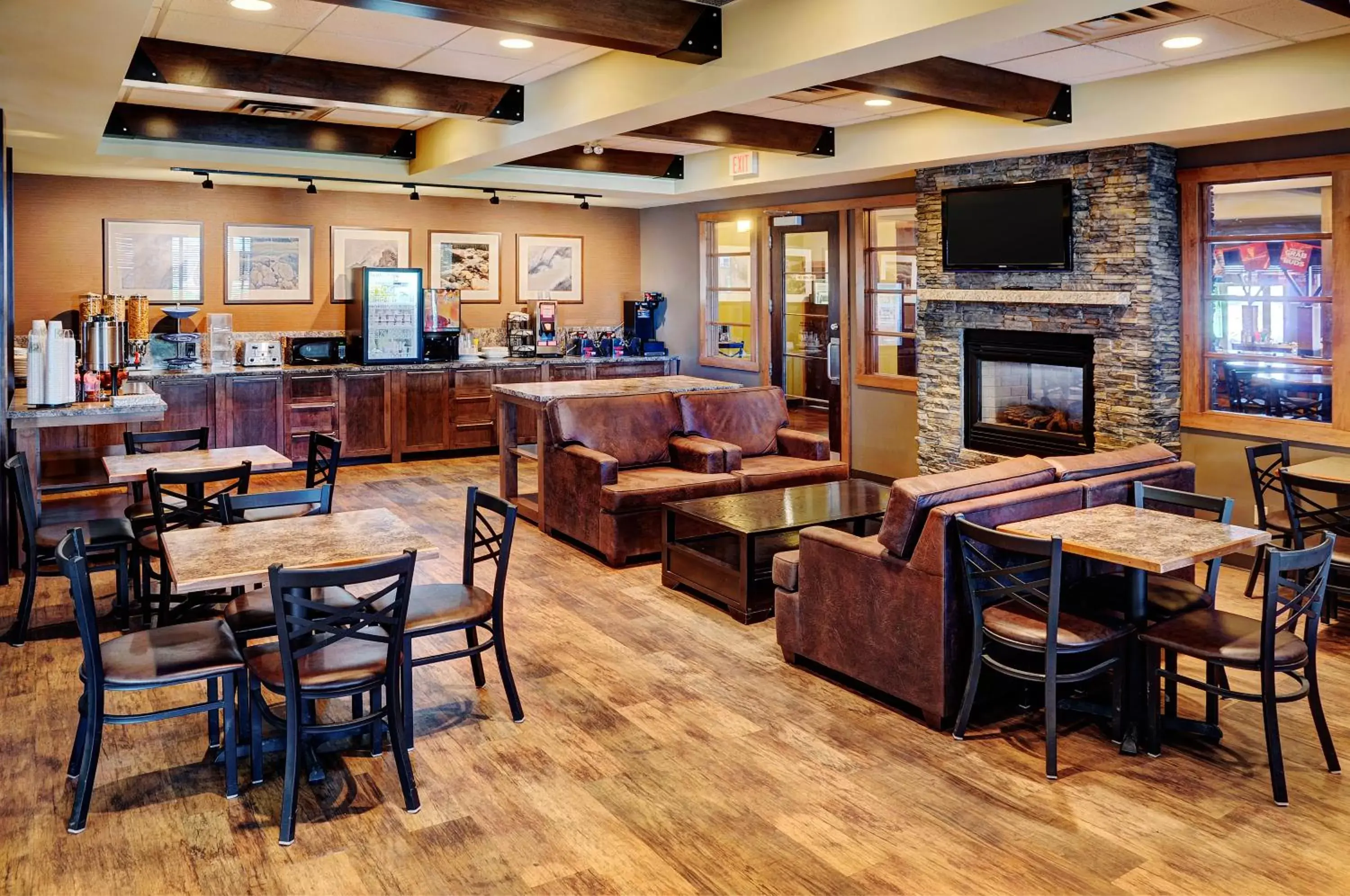 Food and drinks, Restaurant/Places to Eat in Lakeview Inns & Suites - Fort Saskatchewan