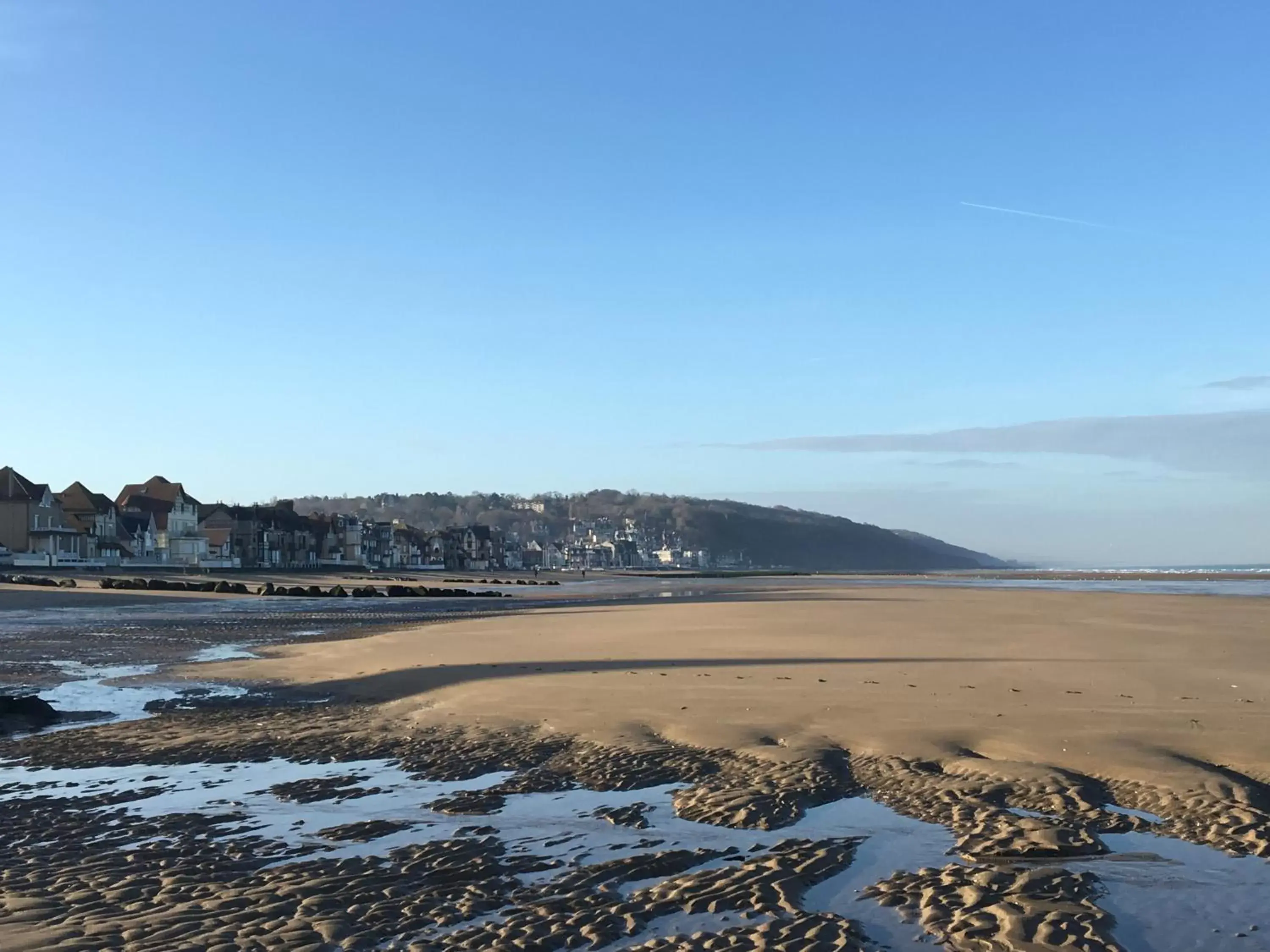 Beach in ibis Styles Deauville Villers Plage