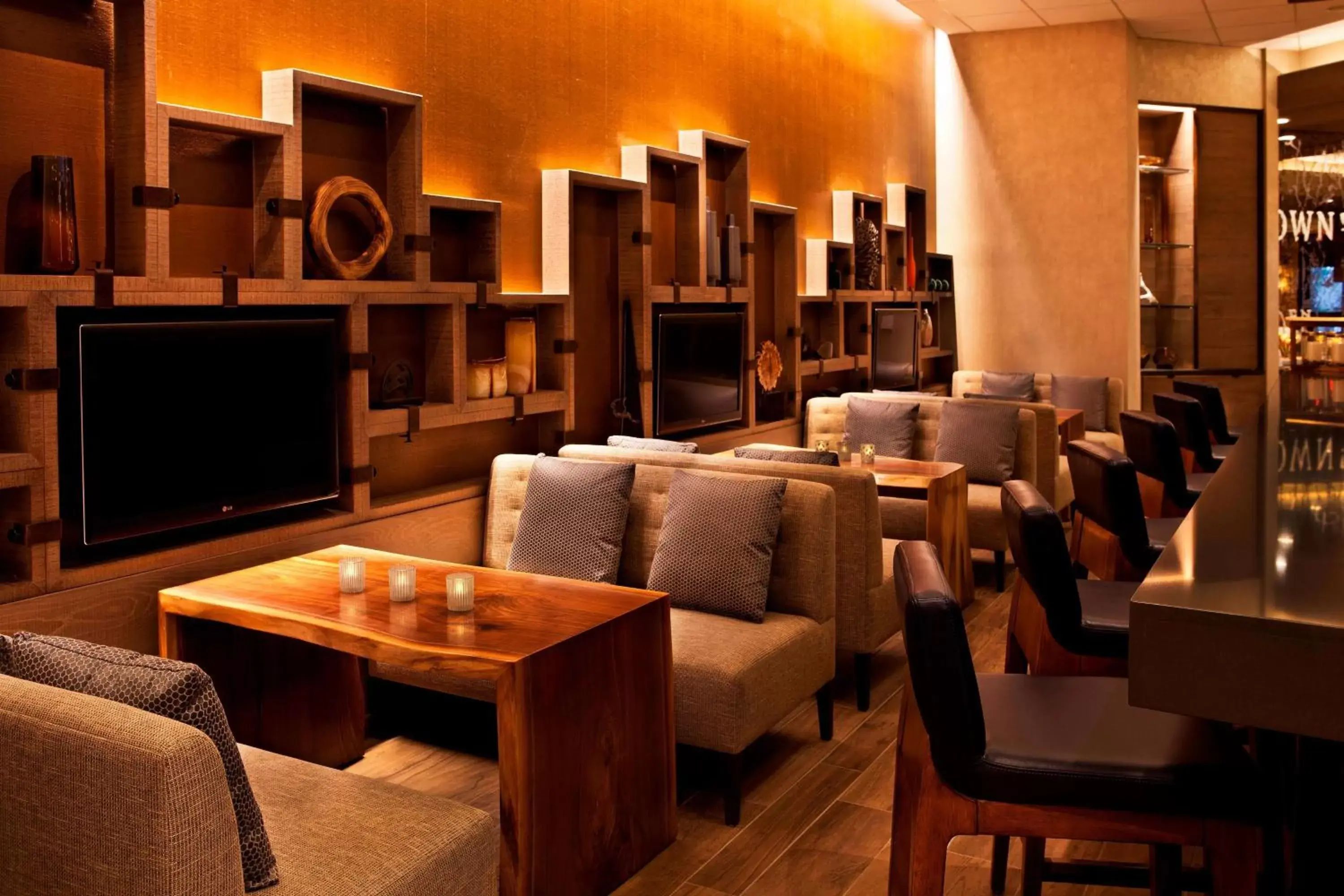 Restaurant/places to eat, Lounge/Bar in Denver Marriott West