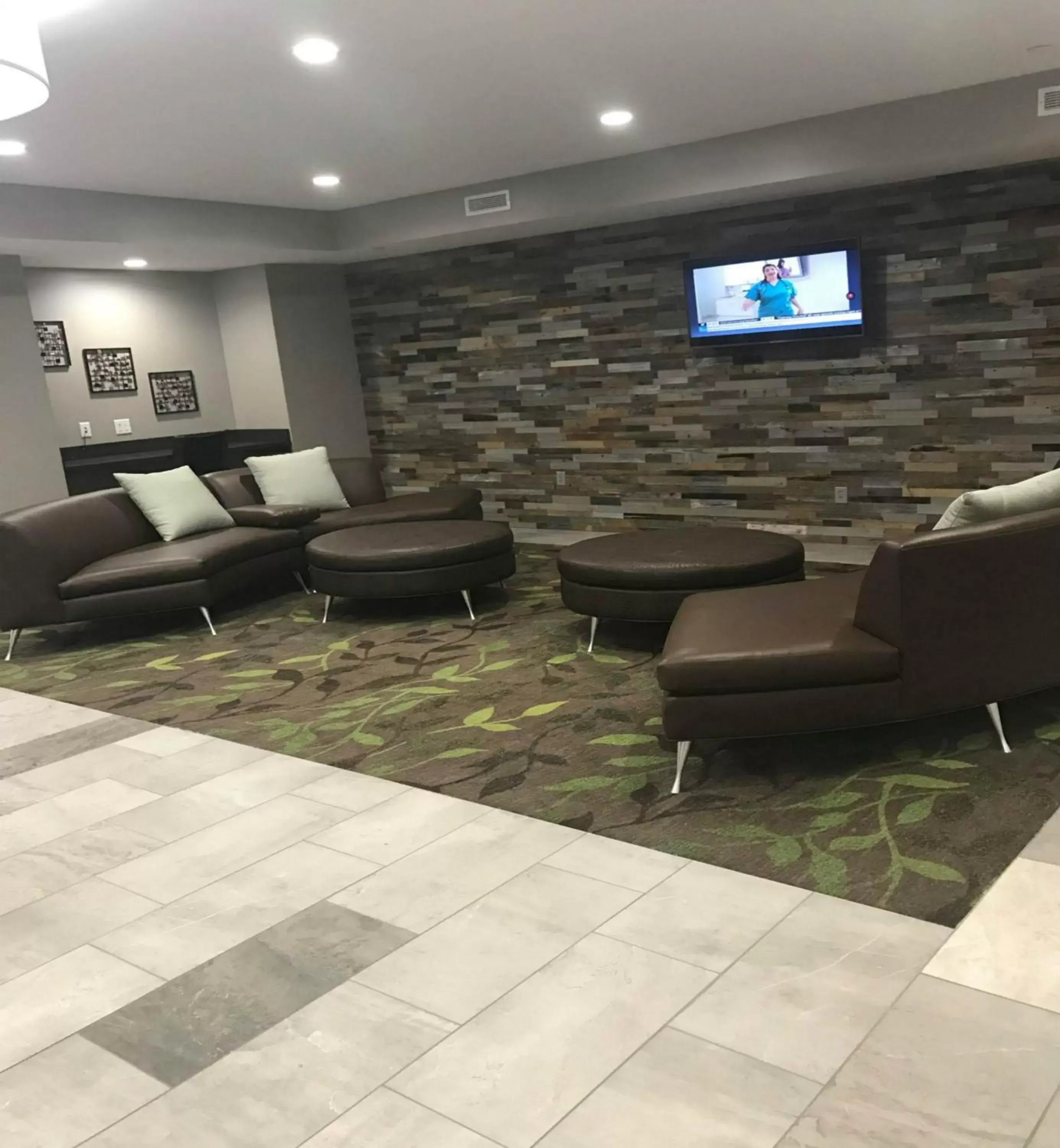 Property building, Seating Area in Candlewood Suites Independence, an IHG Hotel