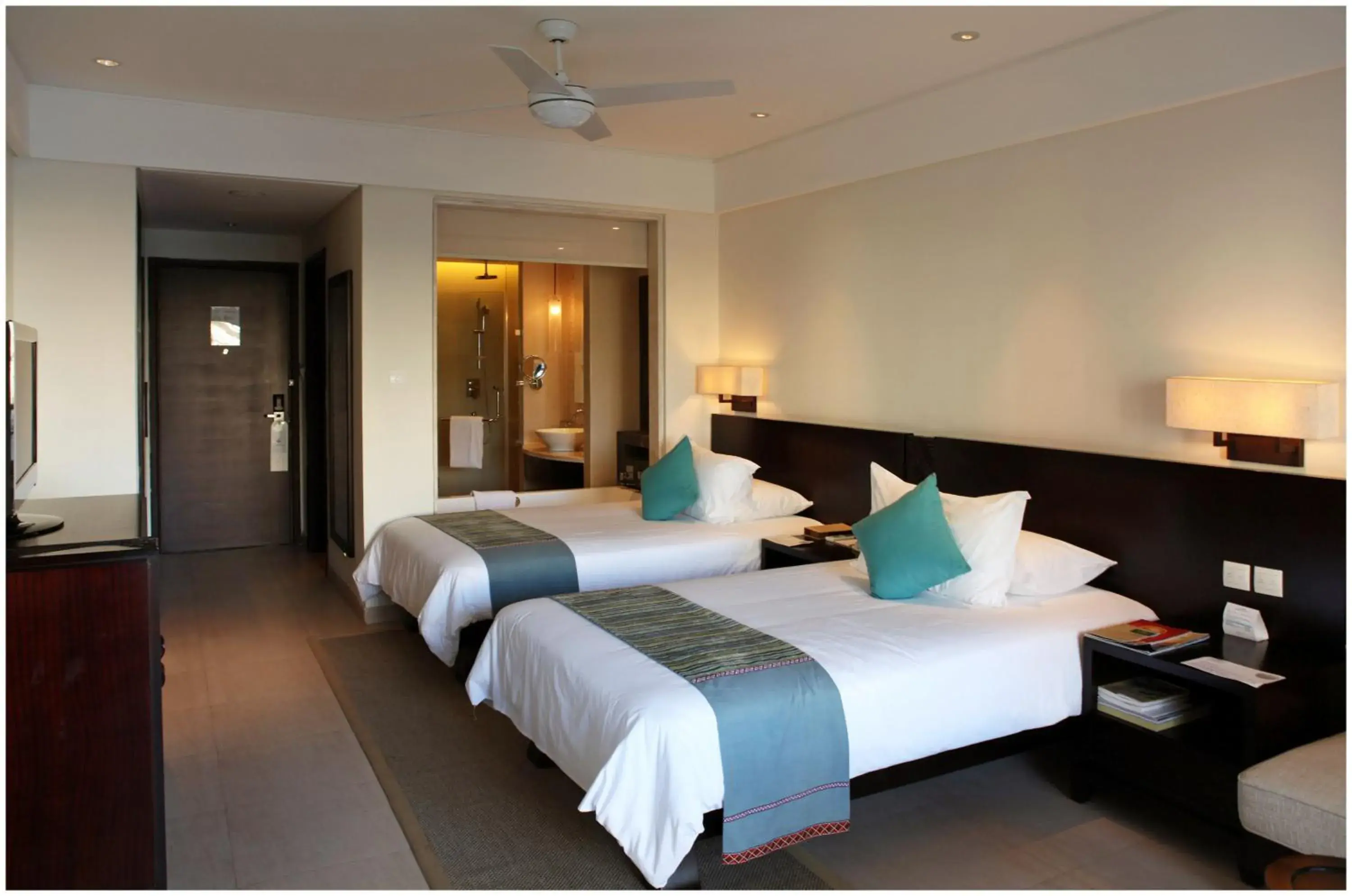 Bed in Howard Johnson Resort Sanya Bay