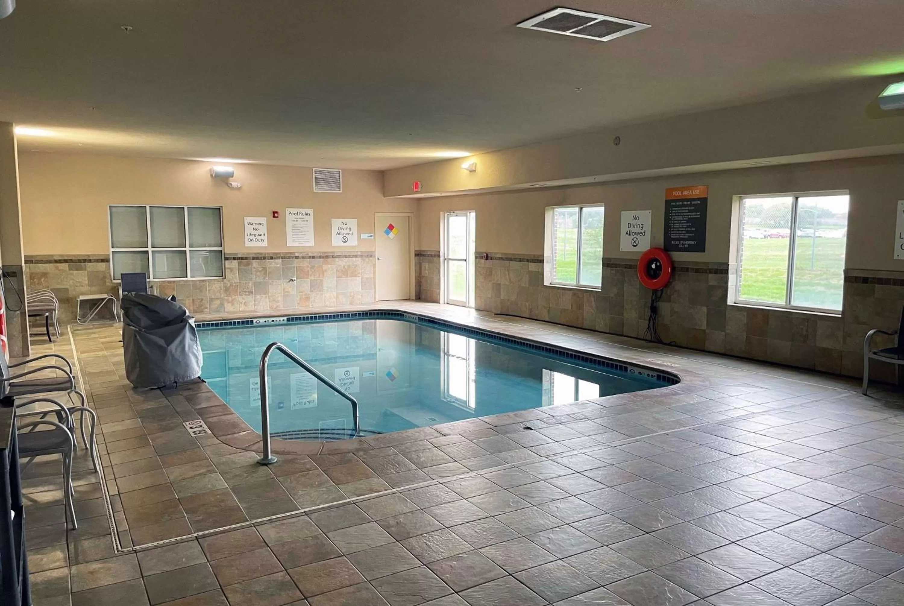 Swimming pool in La Quinta Inn & Suites by Wyndham Ankeny IA - Des Moines IA
