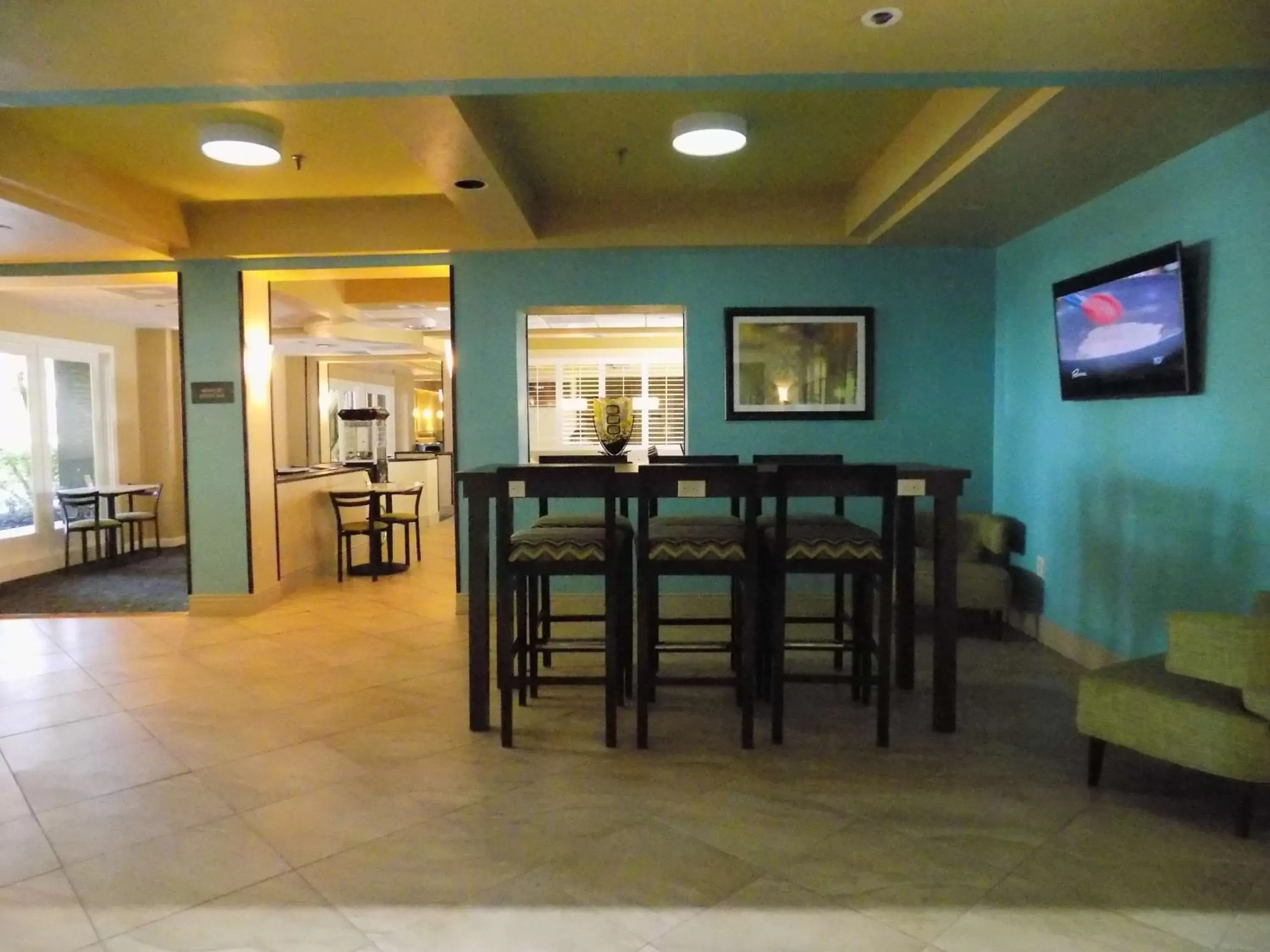 Breakfast in Best Western Plus Deerfield Beach Hotel & Suites