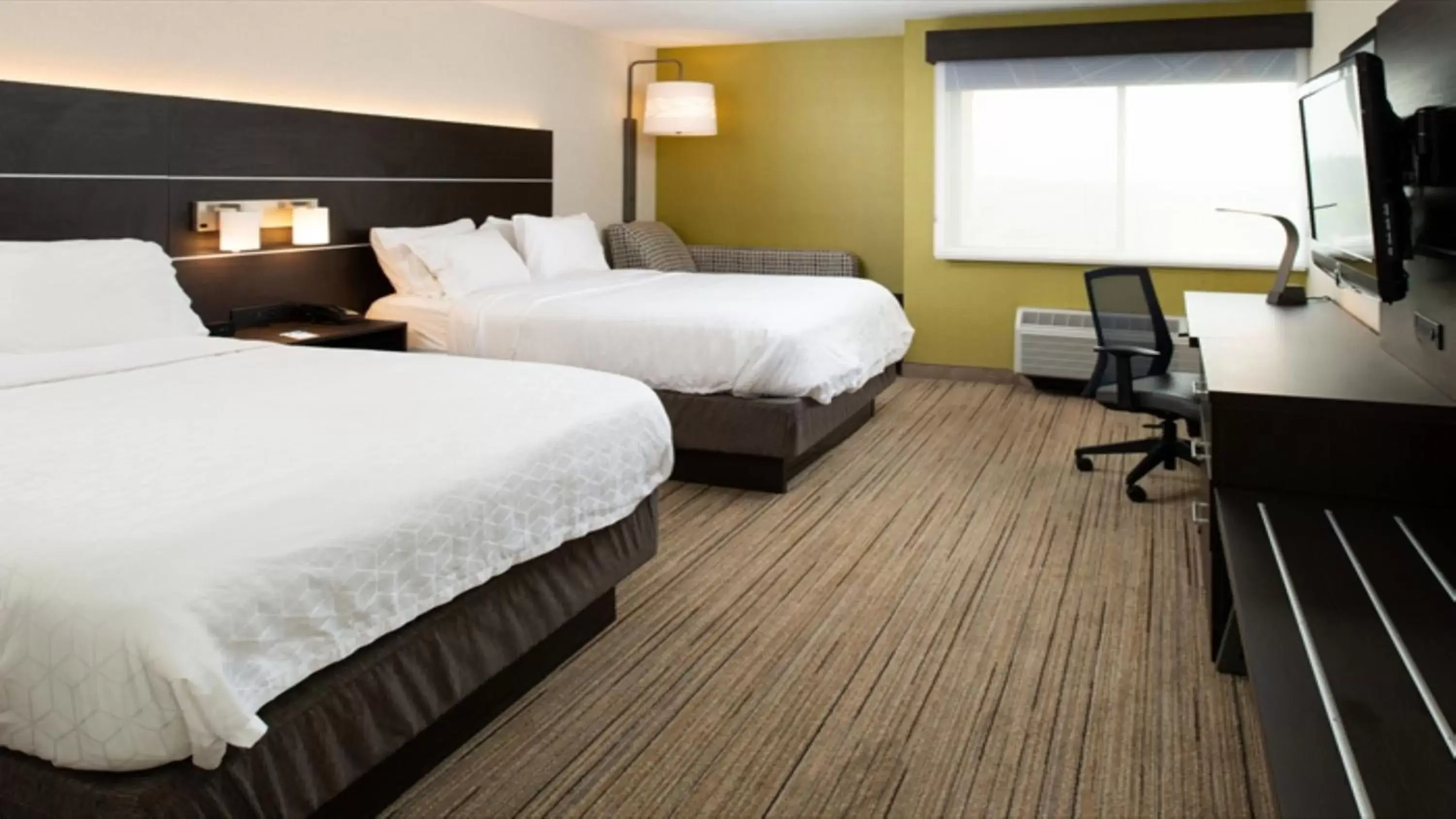 Photo of the whole room, Bed in Holiday Inn Express Cincinnati West, an IHG Hotel