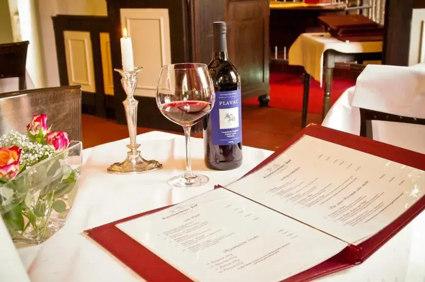 Alcoholic drinks in Hotel Restaurant Knechtstedener Hof Alcoholic drinks in Hotel Restaurant Knechtstedener Hof