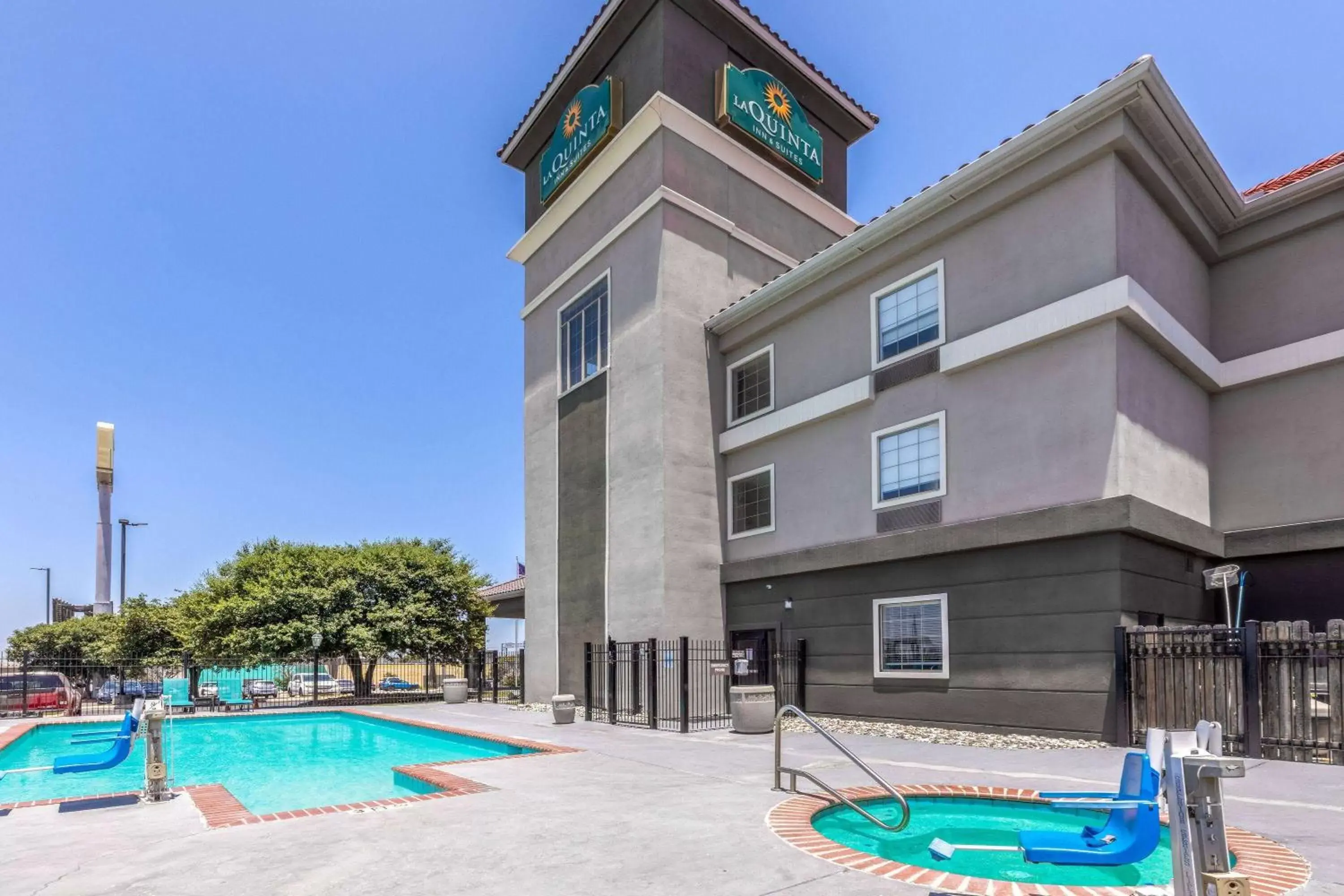 Pool view, Property Building in La Quinta by Wyndham New Braunfels