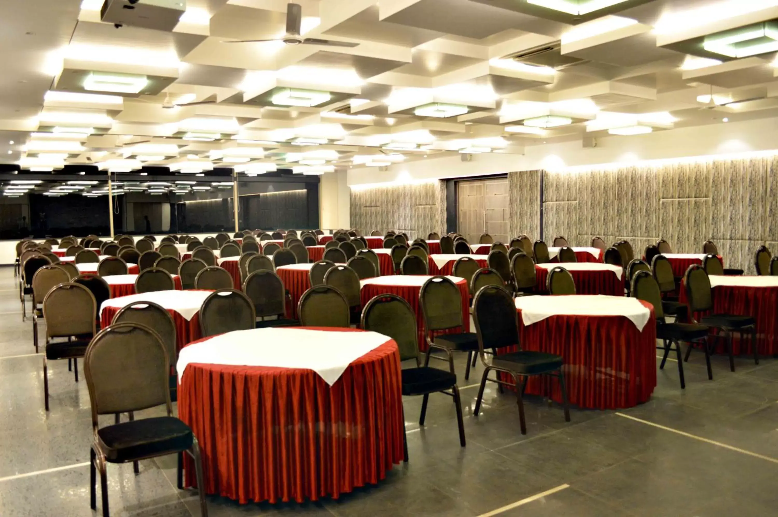 Banquet/Function facilities, Restaurant/Places to Eat in Malligi,Hampi