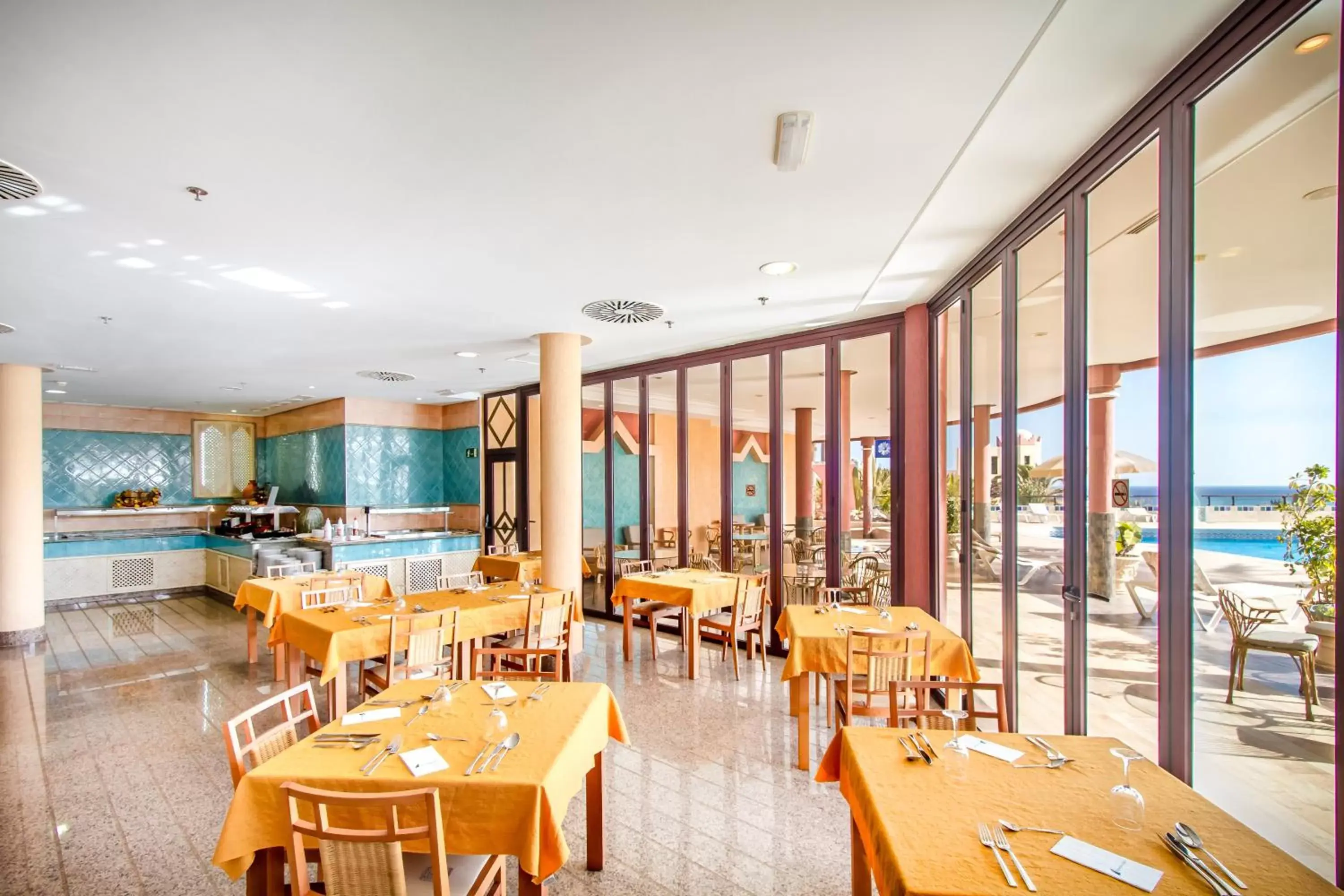 Restaurant/Places to Eat in Hotel Esmeralda Maris by LIVVO
