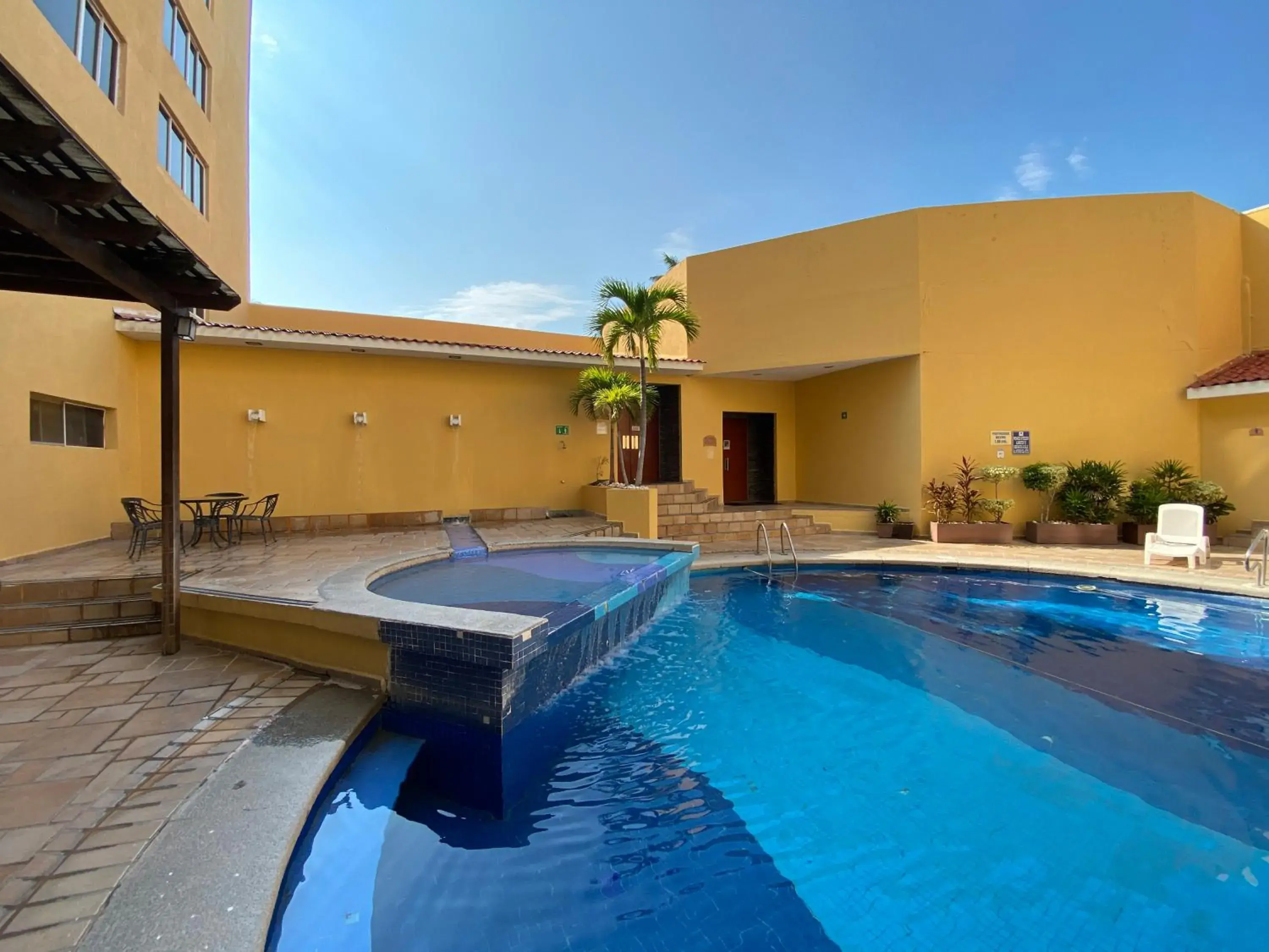 Swimming Pool in Comfort Inn Veracruz