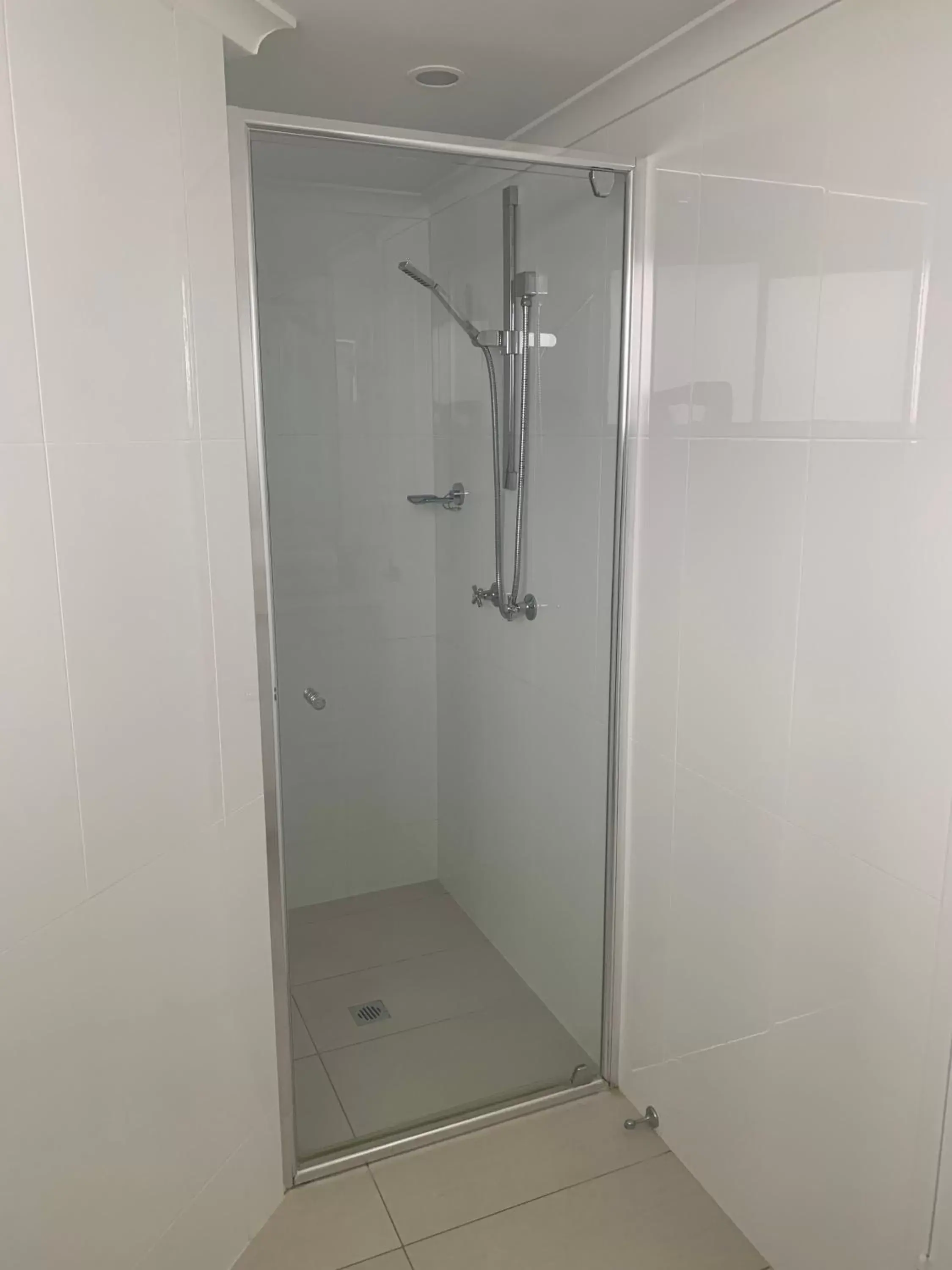 Shower, Bathroom in Ocean Plaza Resort
