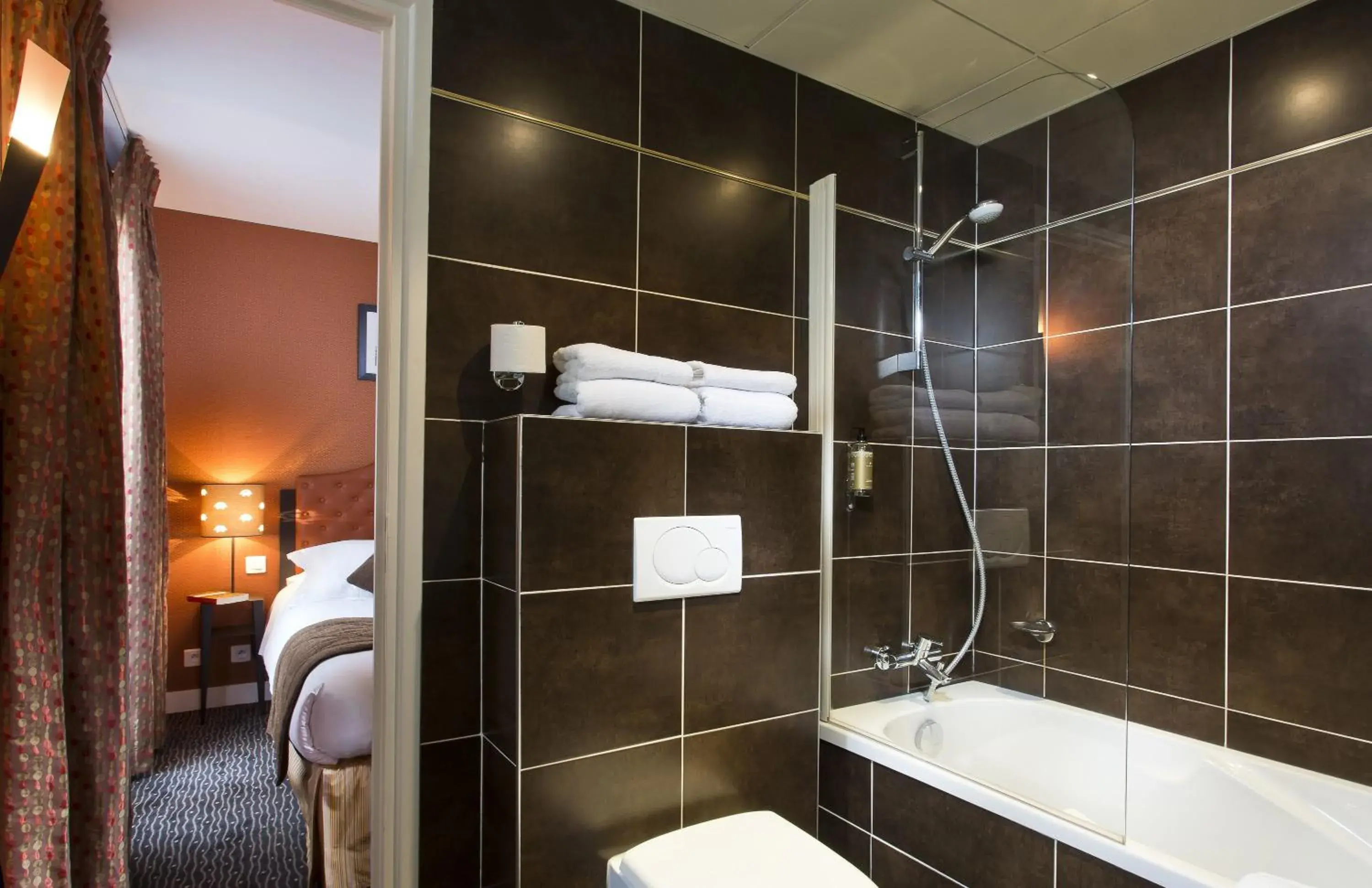 Day, Bathroom in Hotel Du Prince Eugene