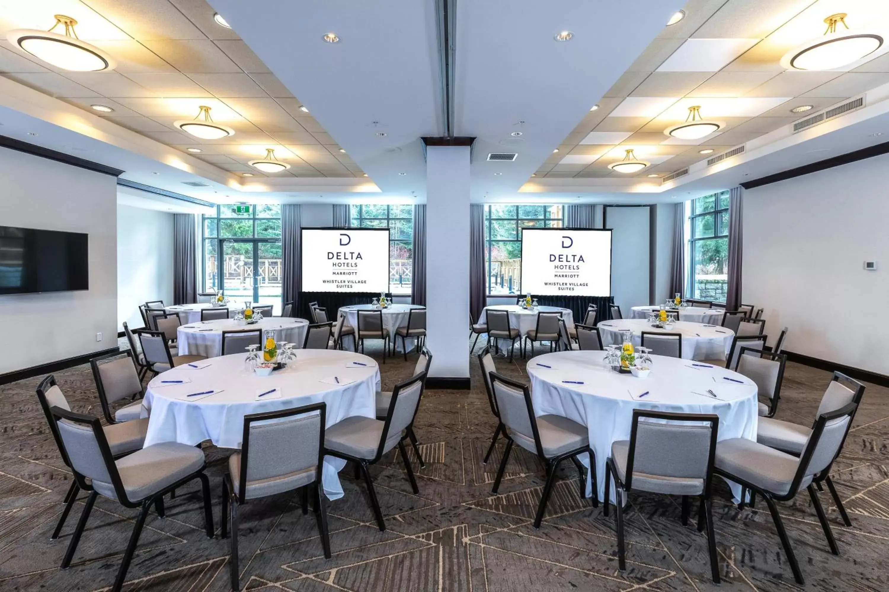 Meeting/conference room, Restaurant/Places to Eat in Delta Hotels by Marriott Whistler Village Suites