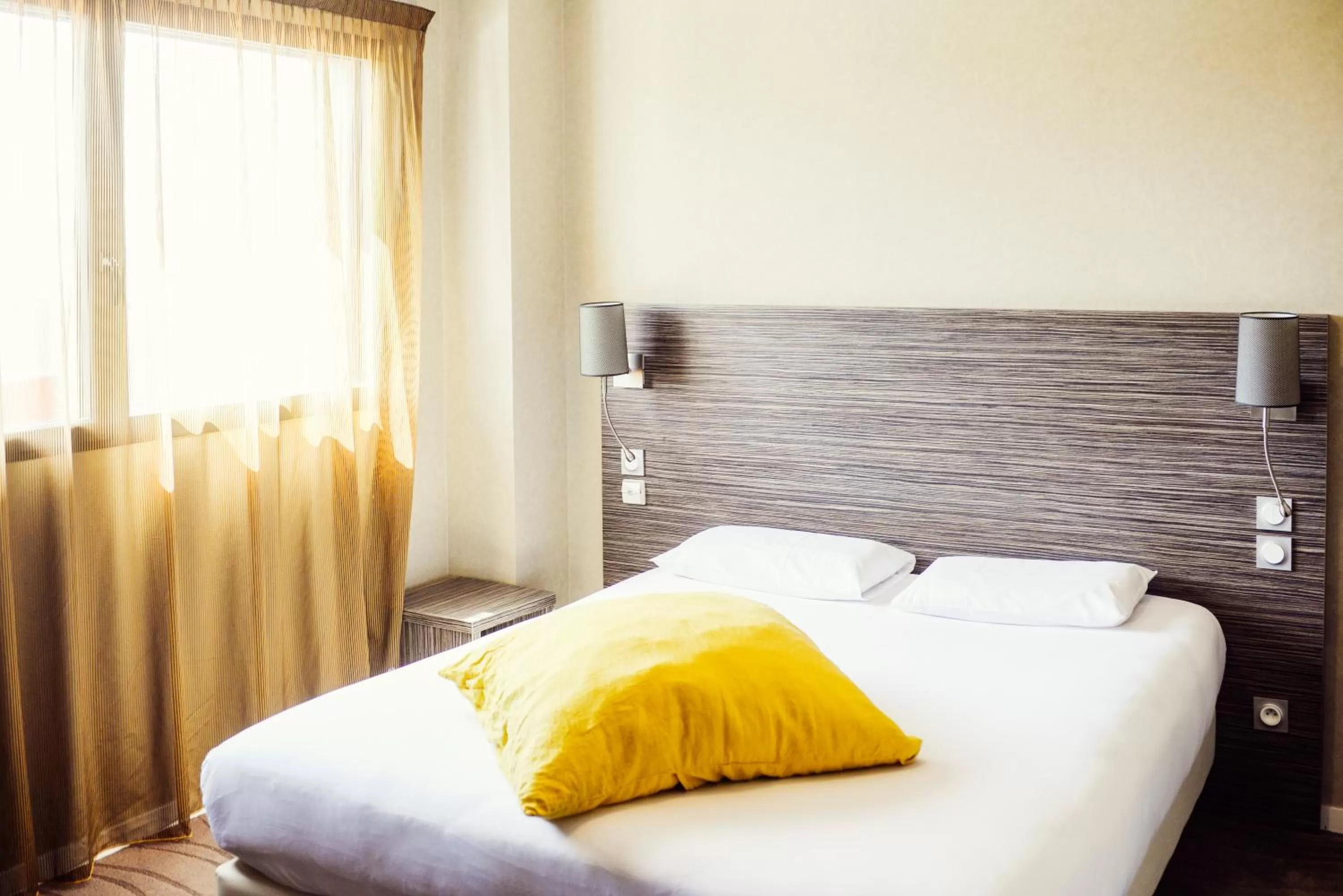 1 Double Bed - Superior Room in Kyriad Auray