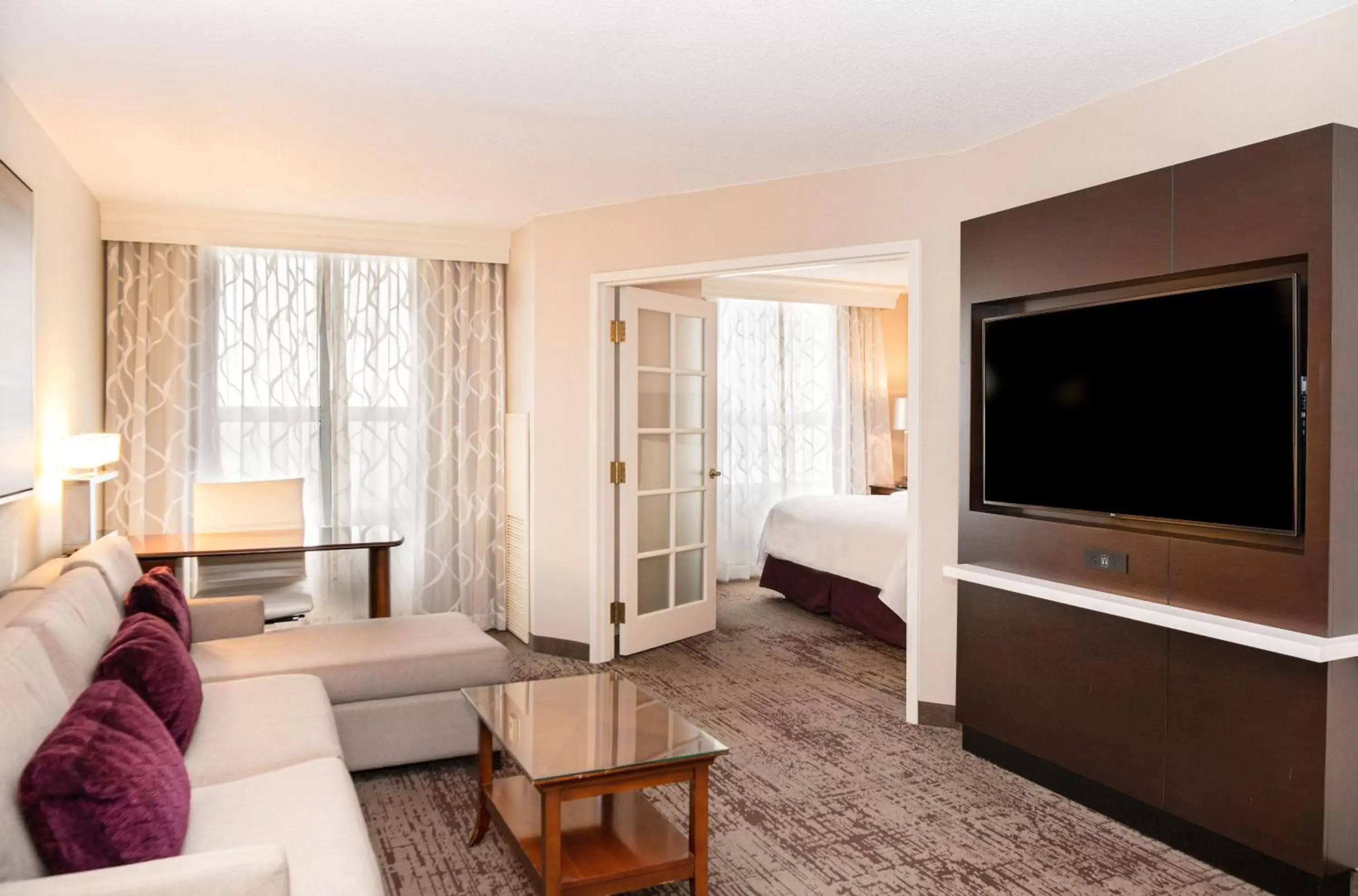 Living room, Seating Area in Chicago Marriott Suites Deerfield