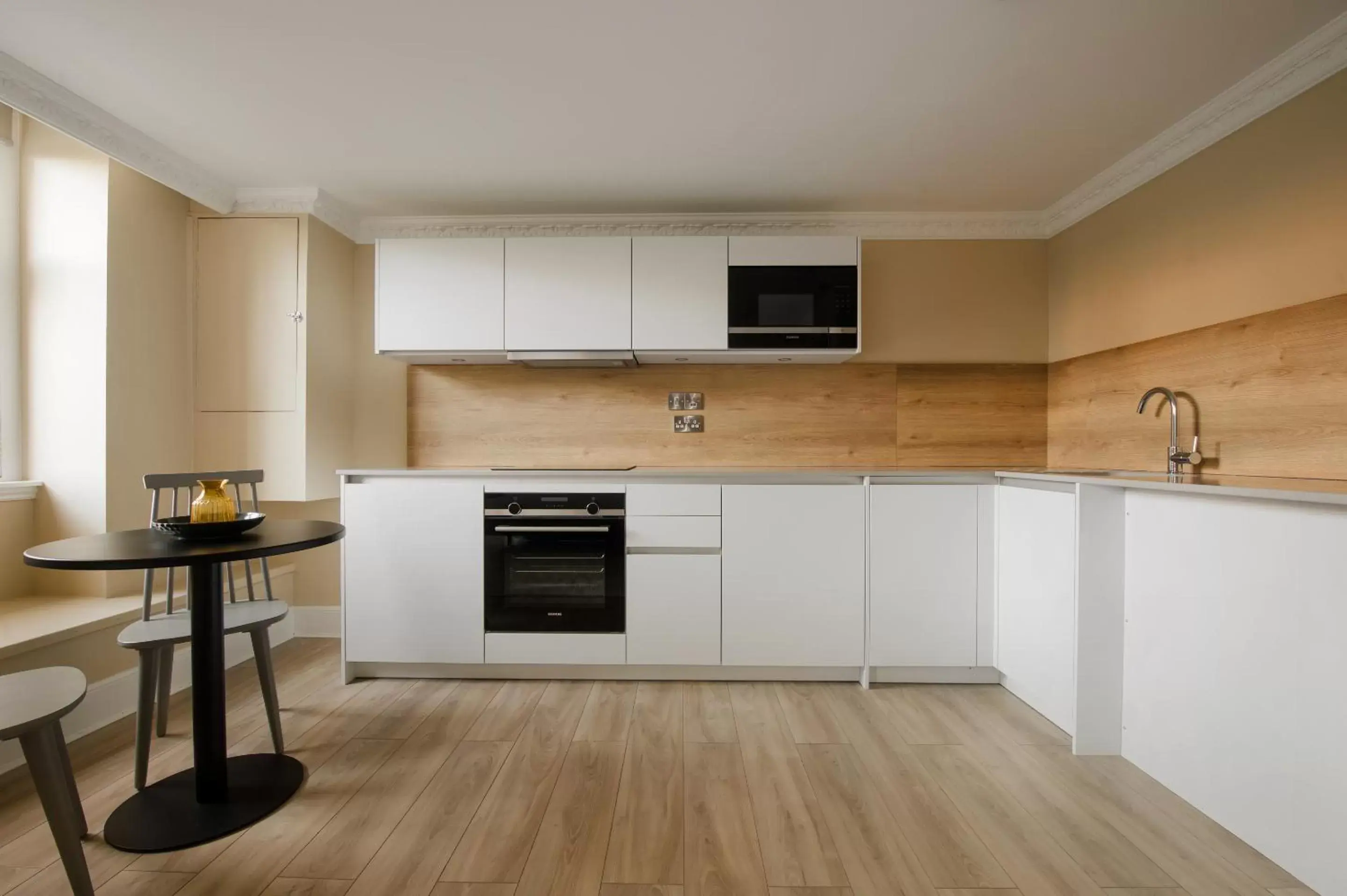 Kitchen or kitchenette, Kitchen/Kitchenette in Sonder Royal Garden Apartments