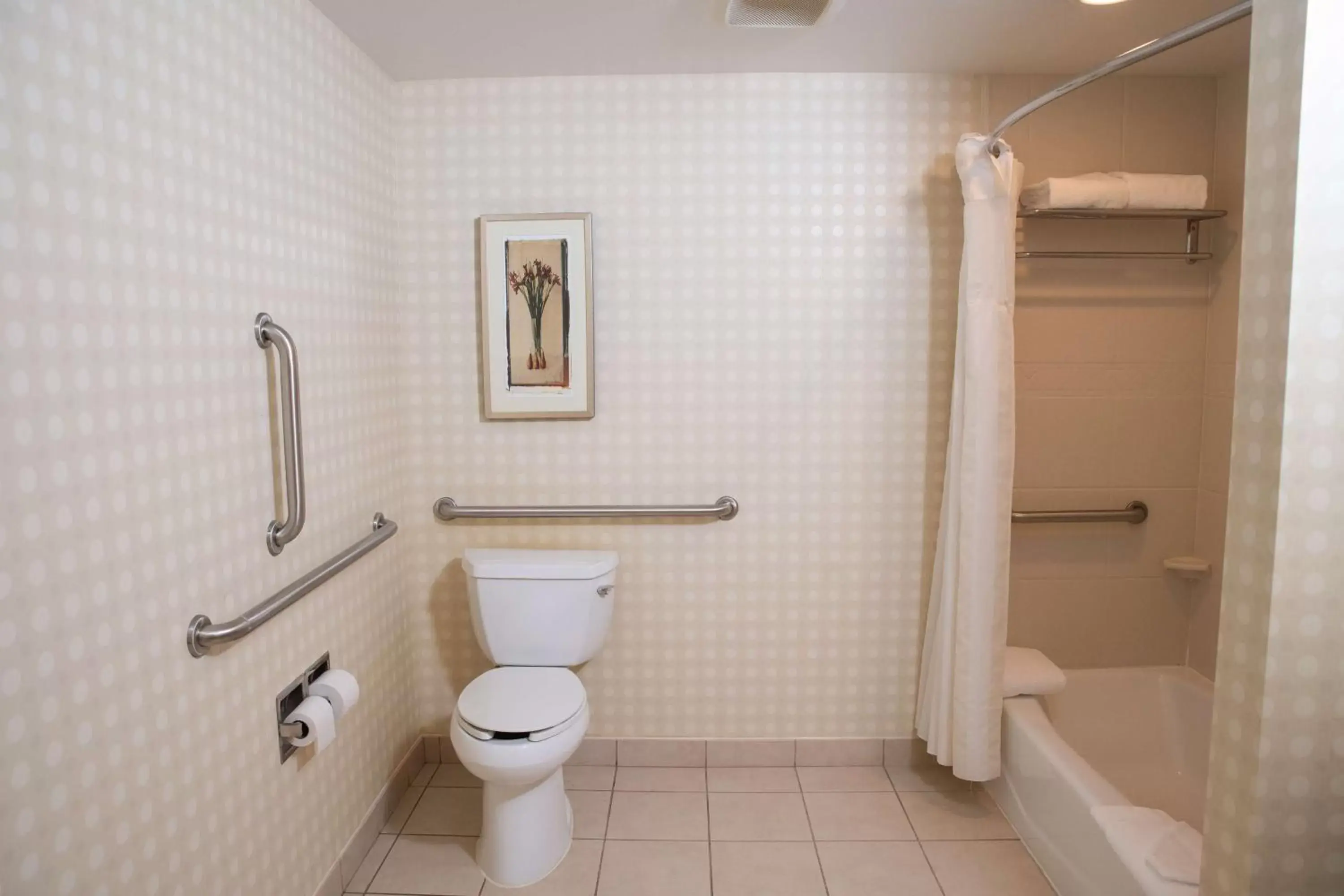 Bathroom in Hilton Garden Inn Erie