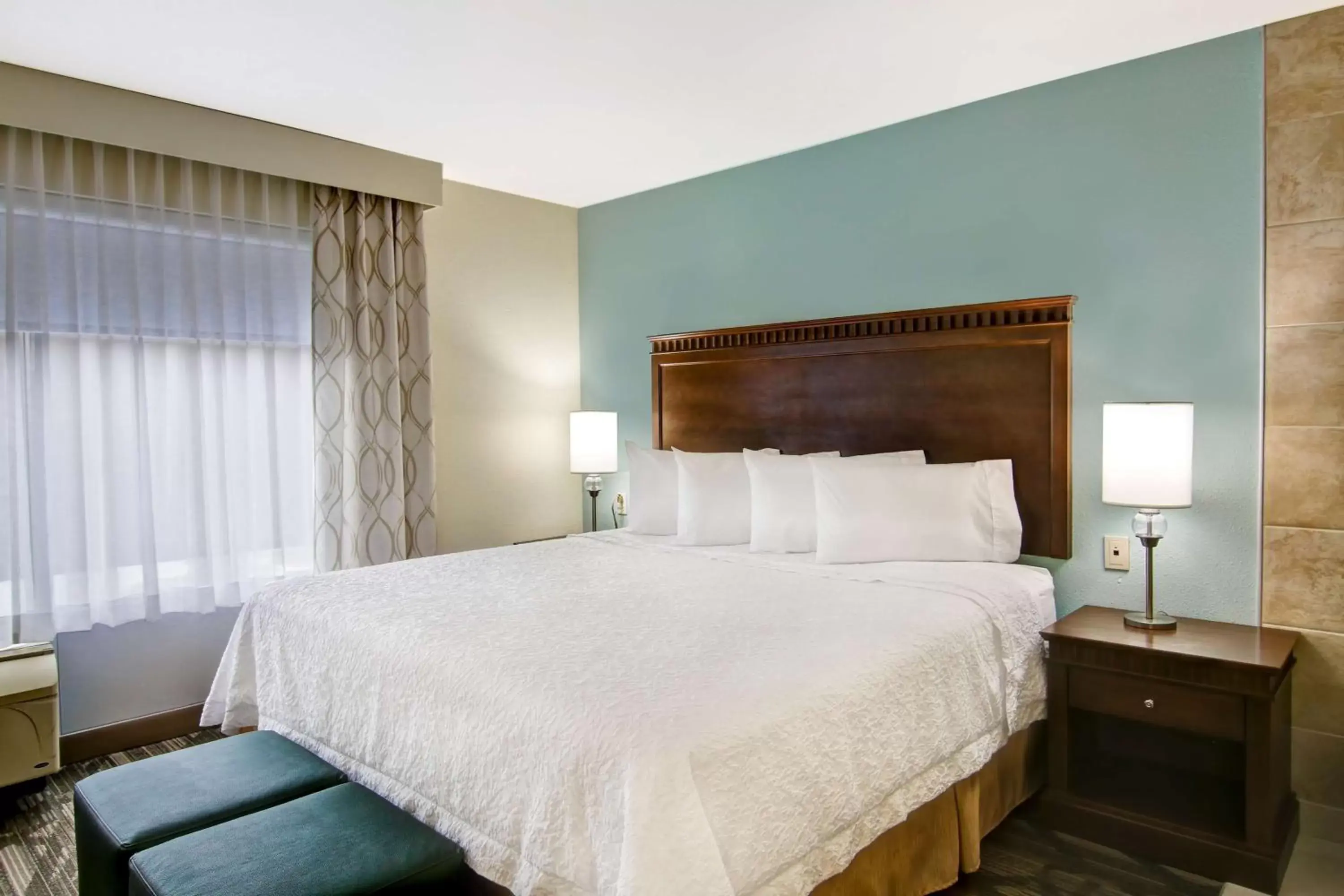 Bed in Hampton Inn & Suites Saint John
