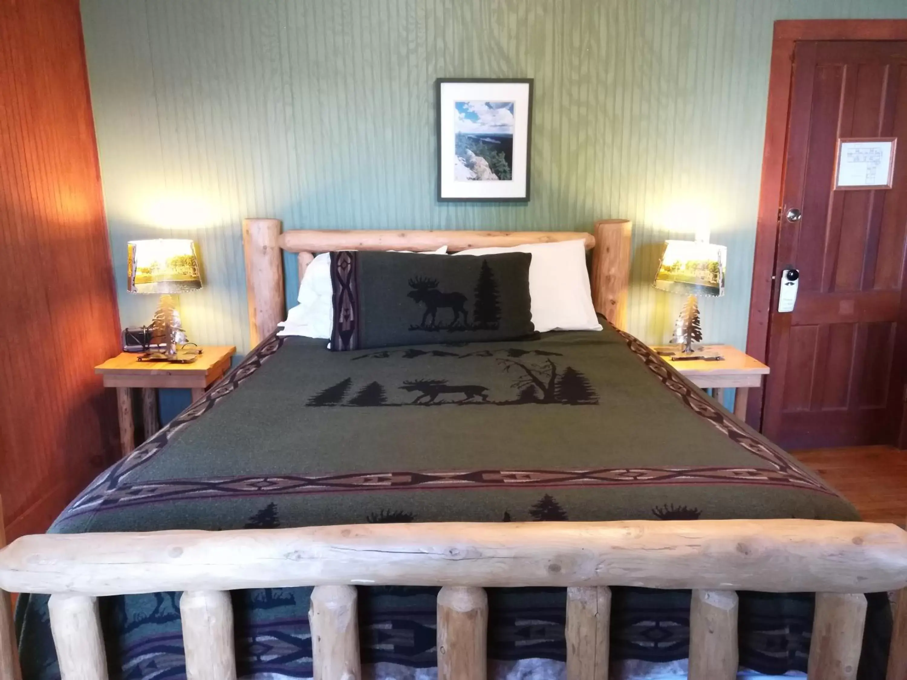 Bed in The Woods Inn