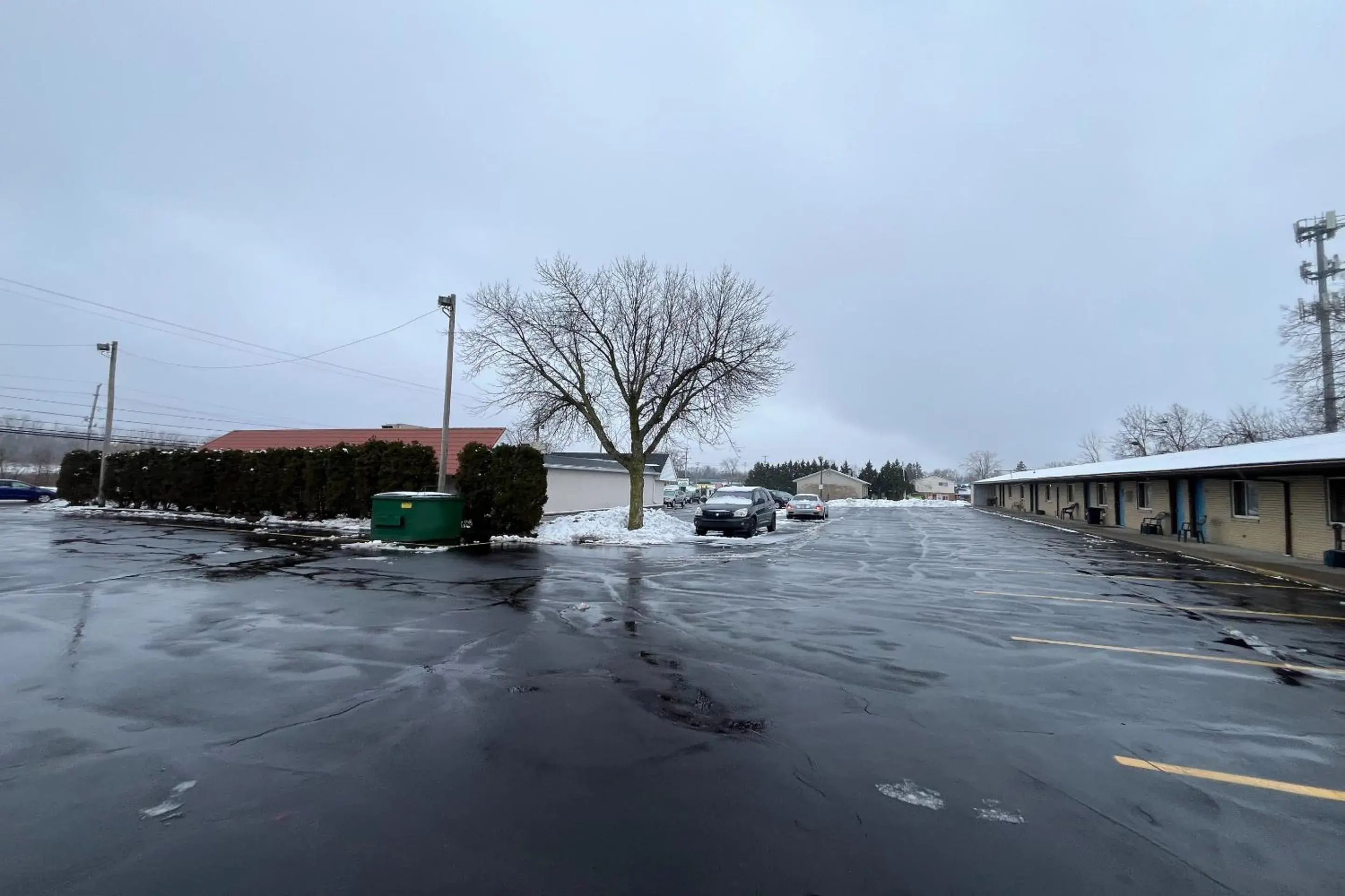 Parking, Winter in Bay Motel