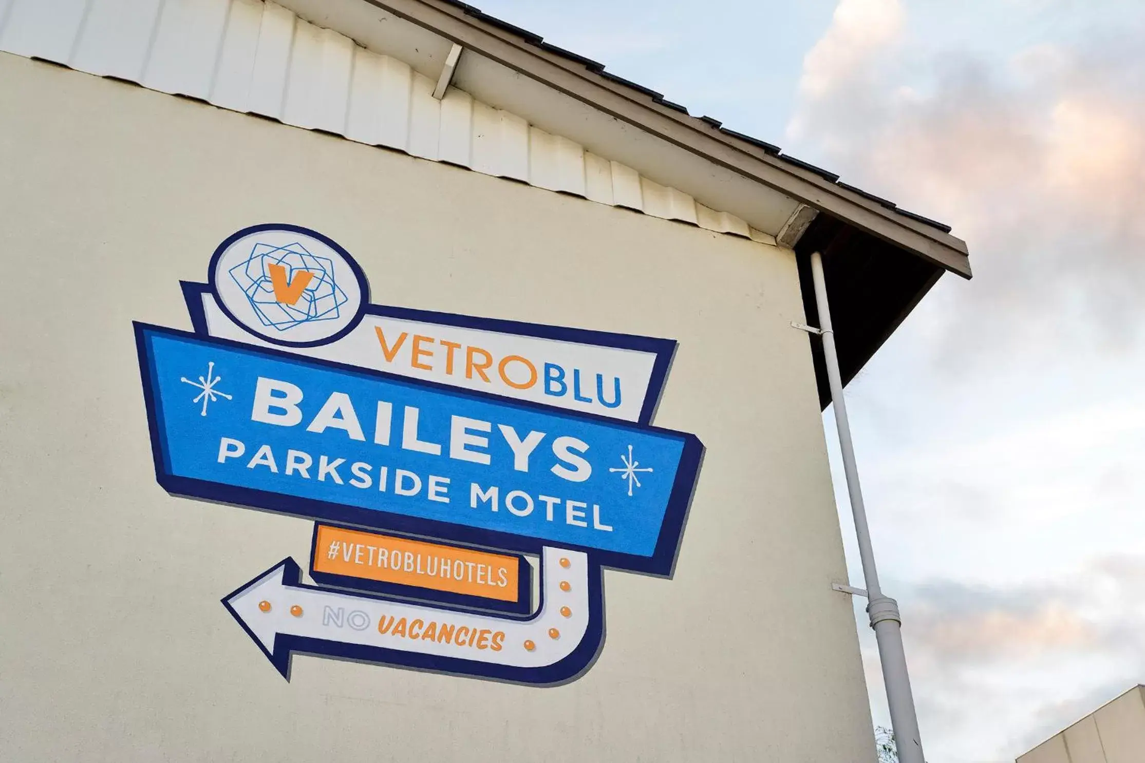 Property building in Baileys Parkside Motel by VetroBlu Property building in Baileys Parkside Motel by VetroBlu
